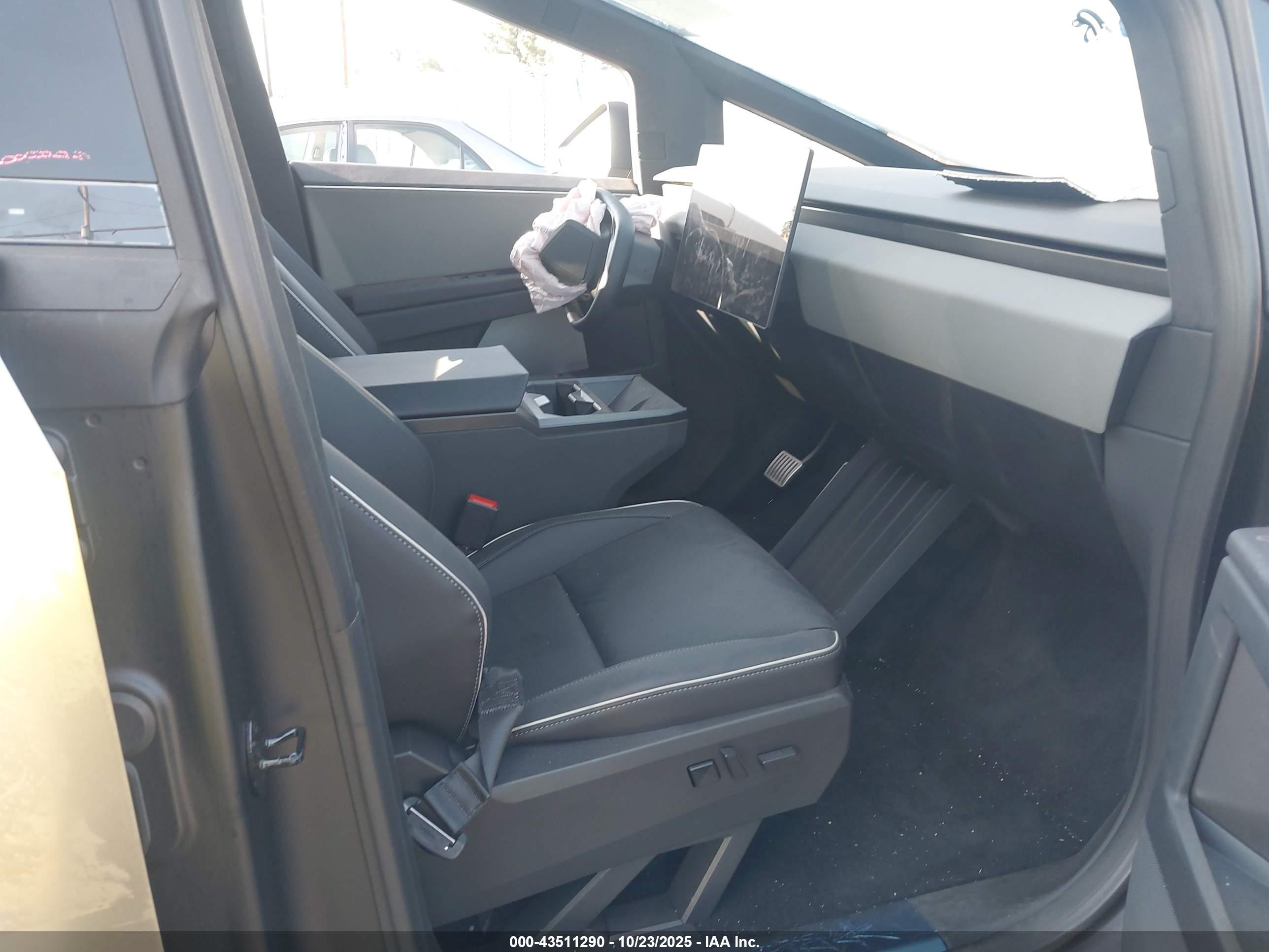 TESLA CYBERTRUCK image 5
