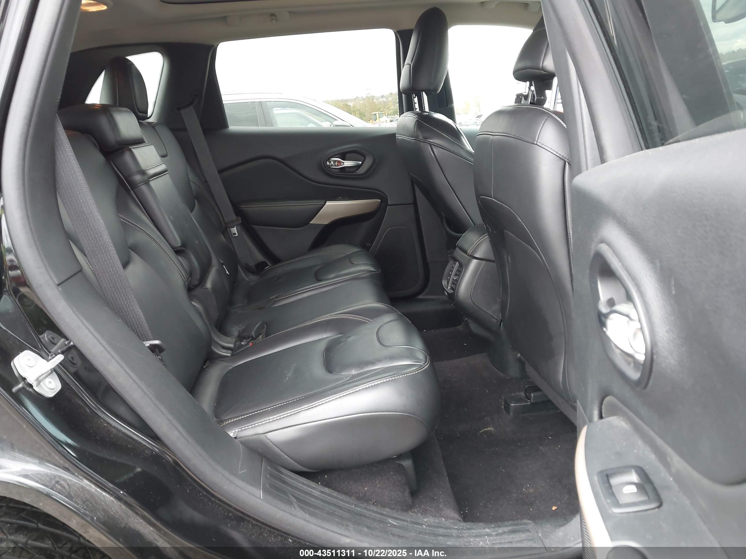 JEEP CHEROKEE image 8