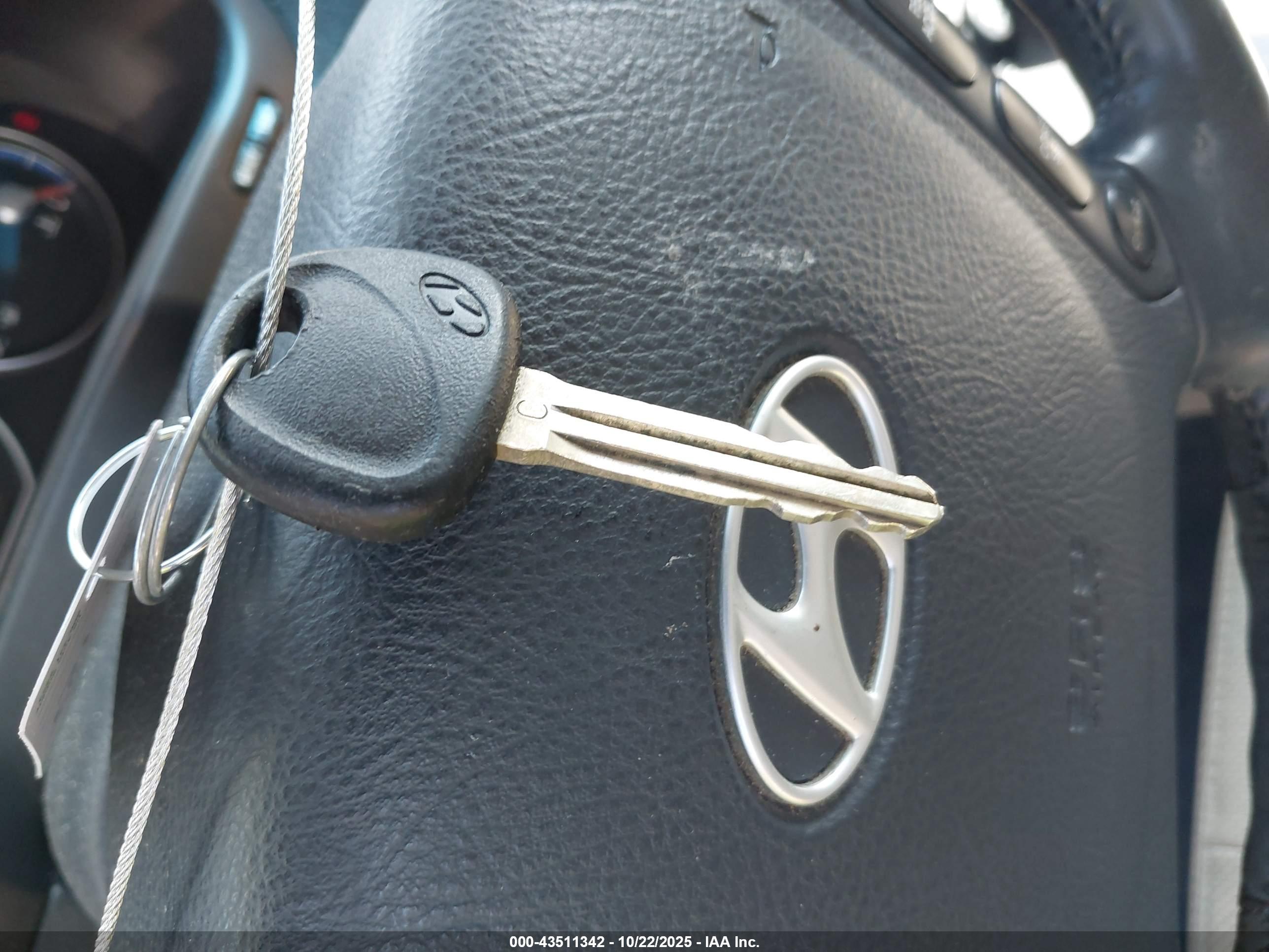 HYUNDAI SANTA image 11