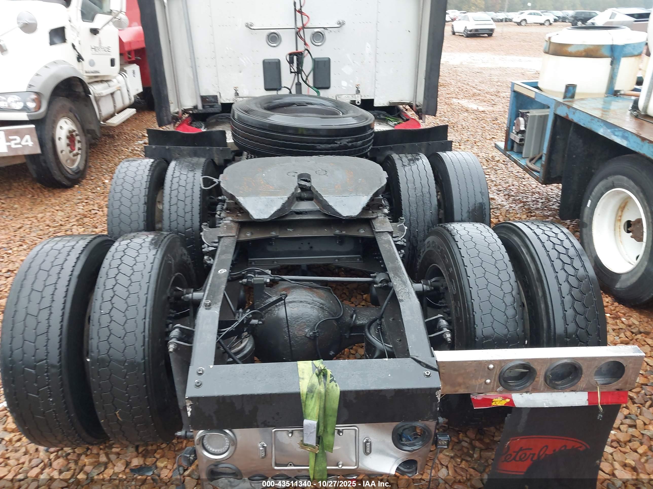 PETERBILT 579 image 8