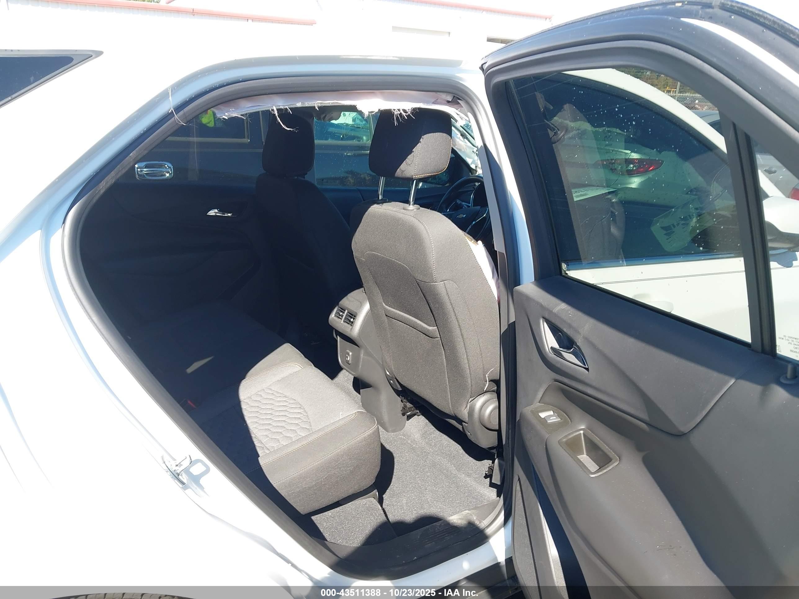 CHEVROLET EQUINOX image 8