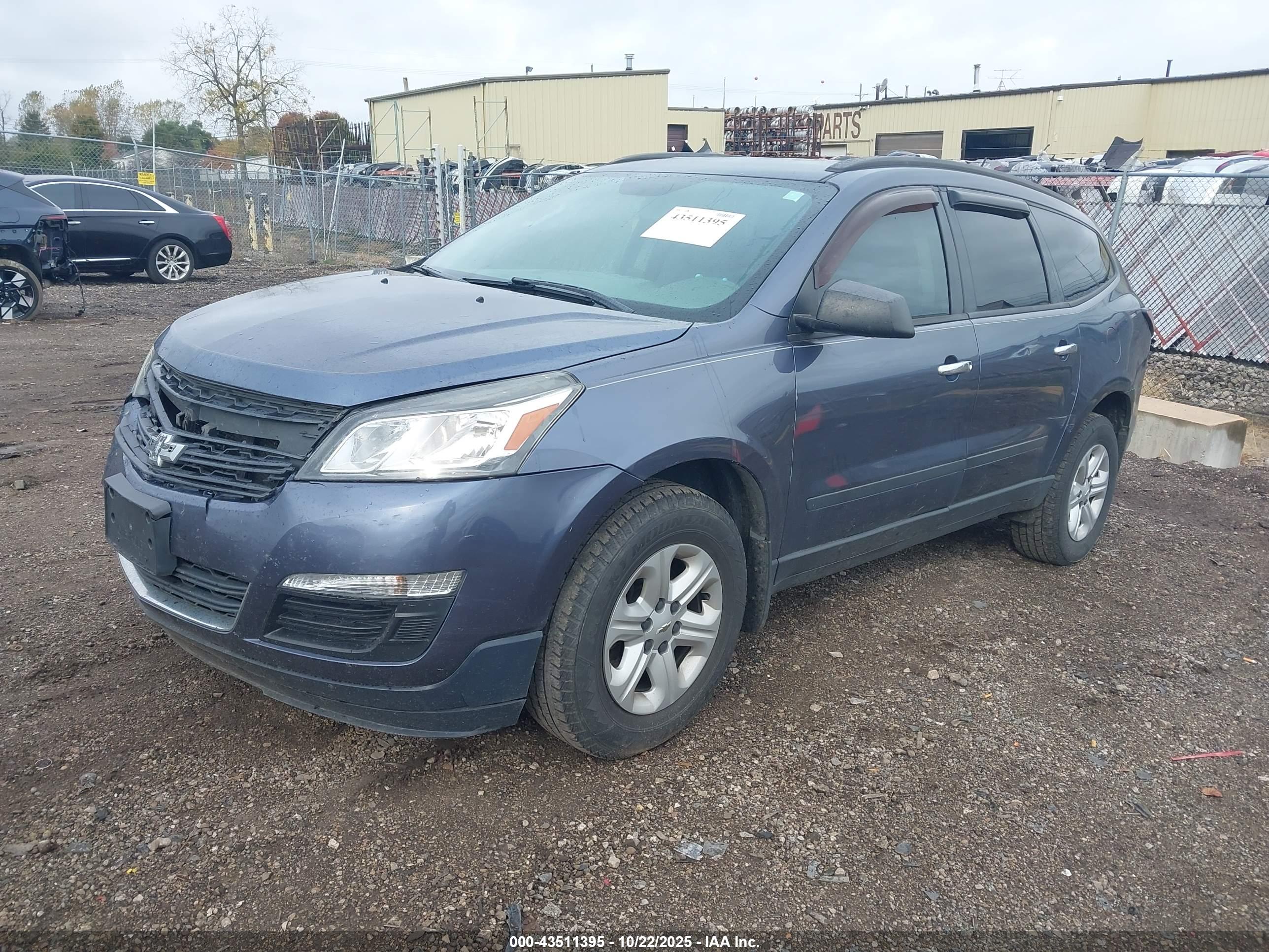 CHEVROLET TRAVERSE image 2