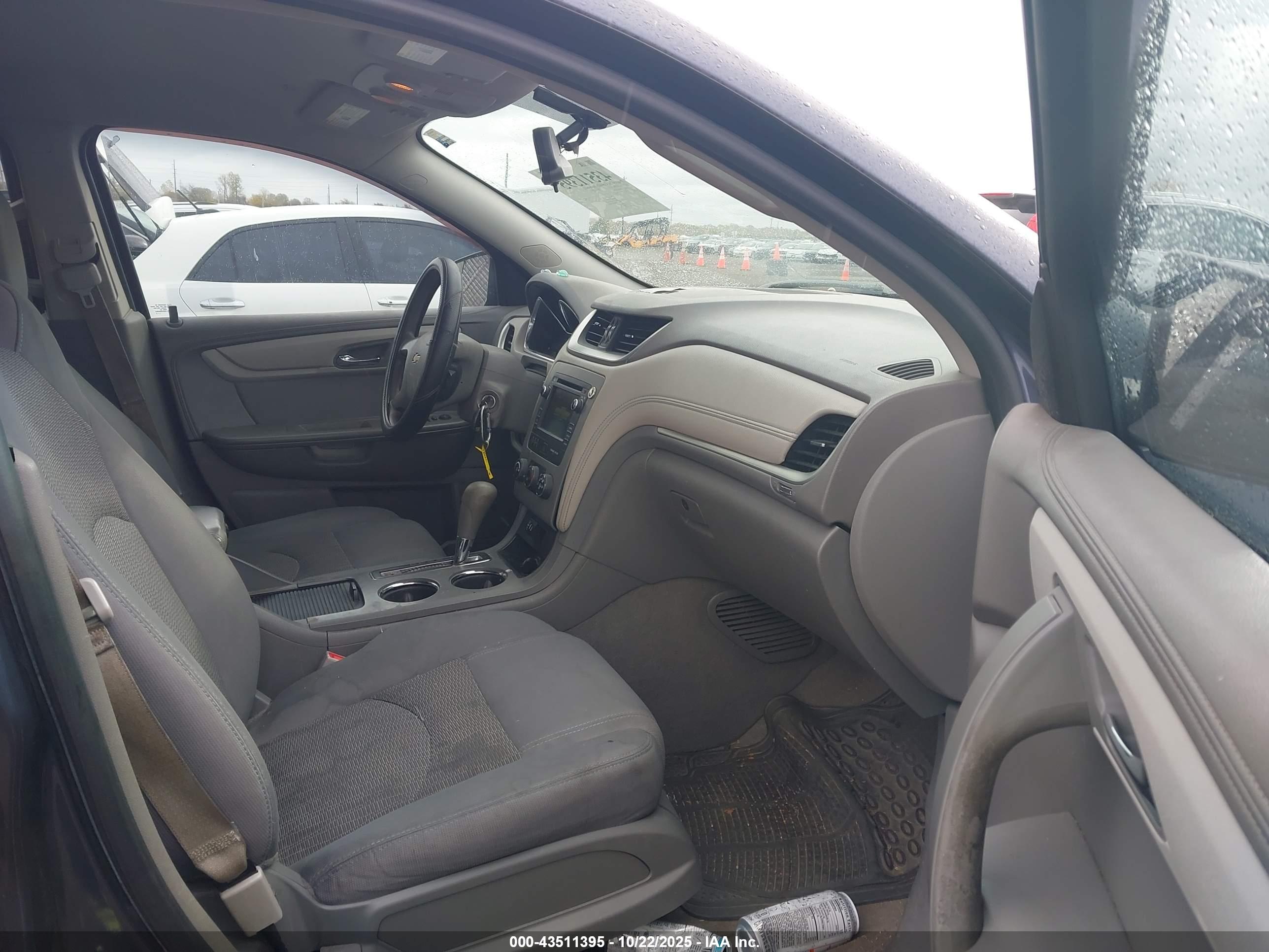 CHEVROLET TRAVERSE image 5