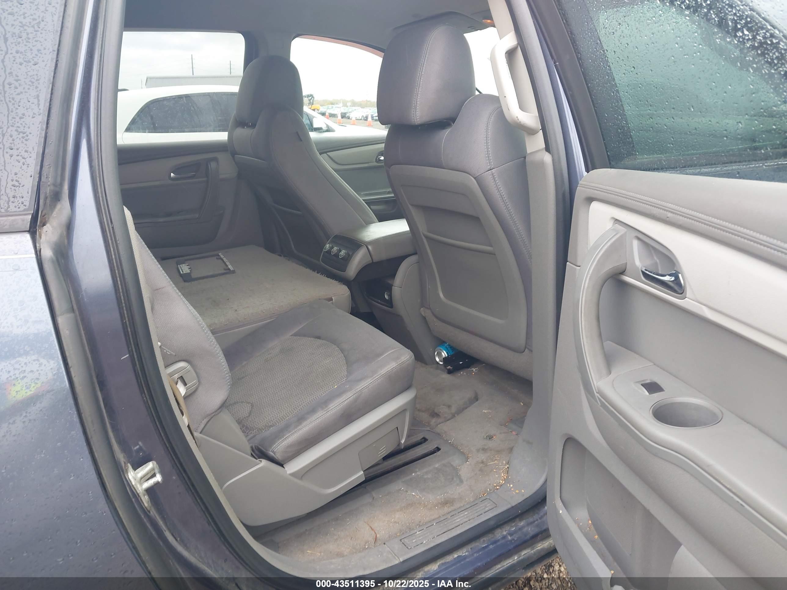 CHEVROLET TRAVERSE image 8