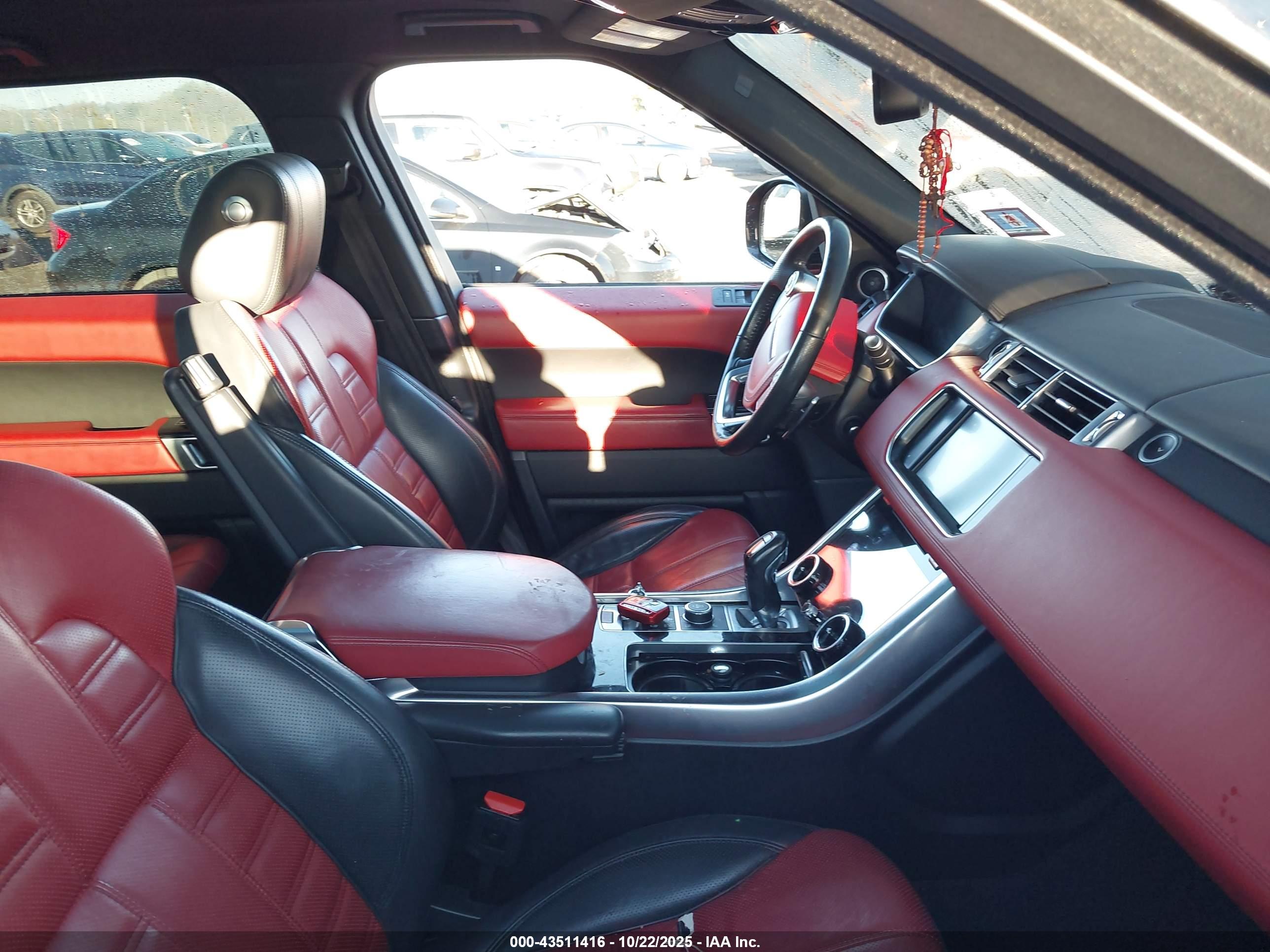 LAND ROVER image 5