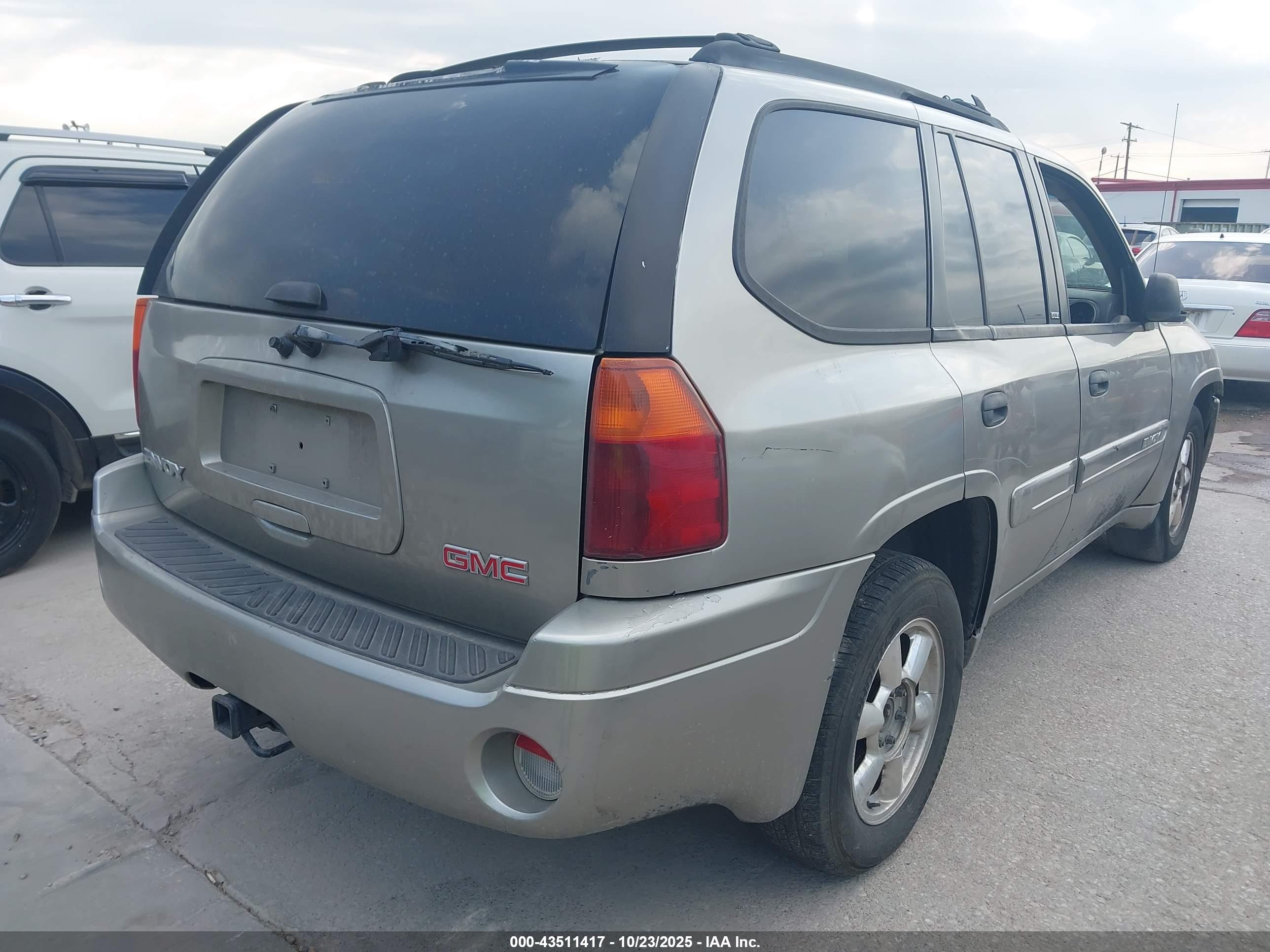 GMC ENVOY image 4