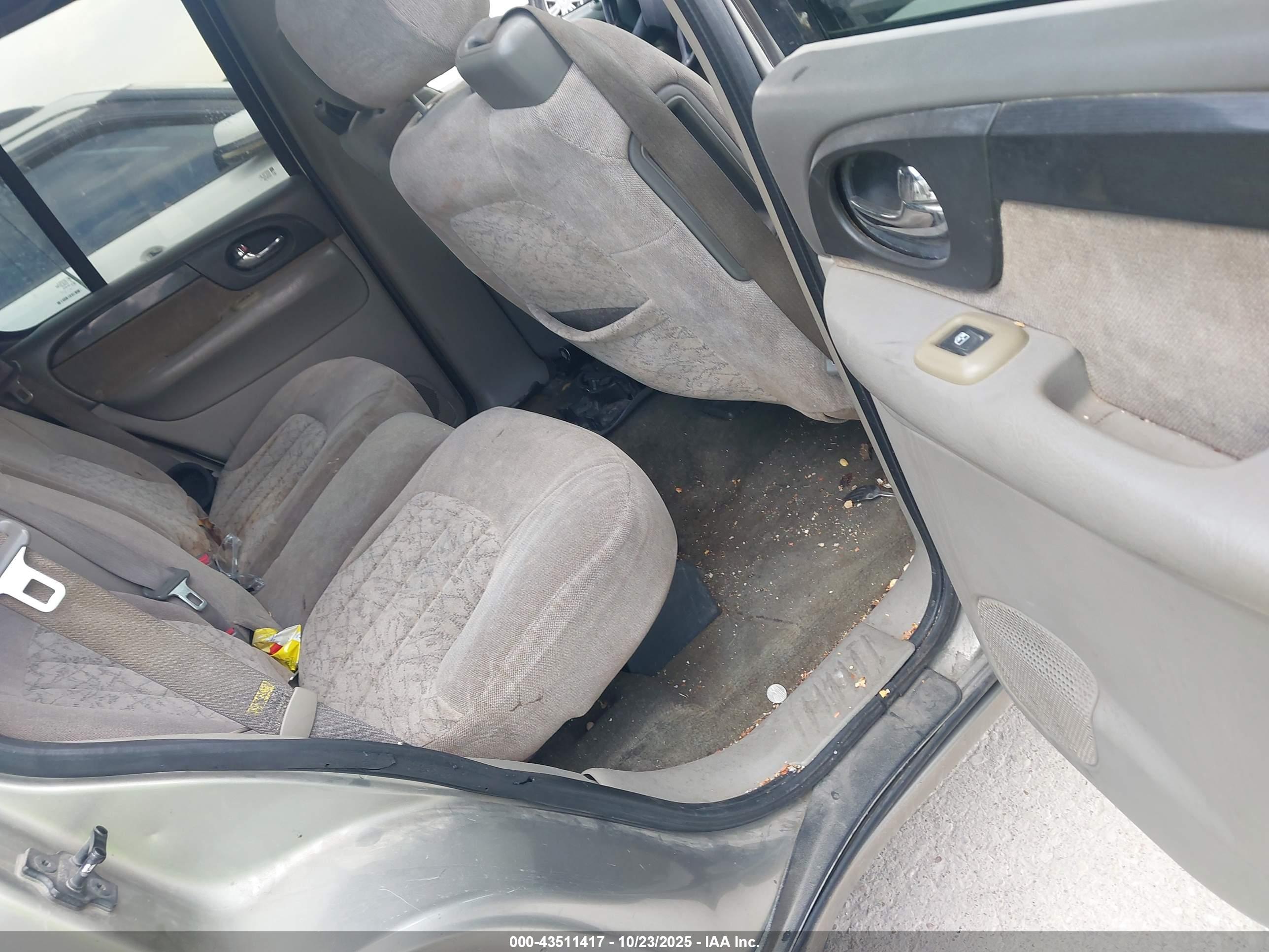 GMC ENVOY image 8