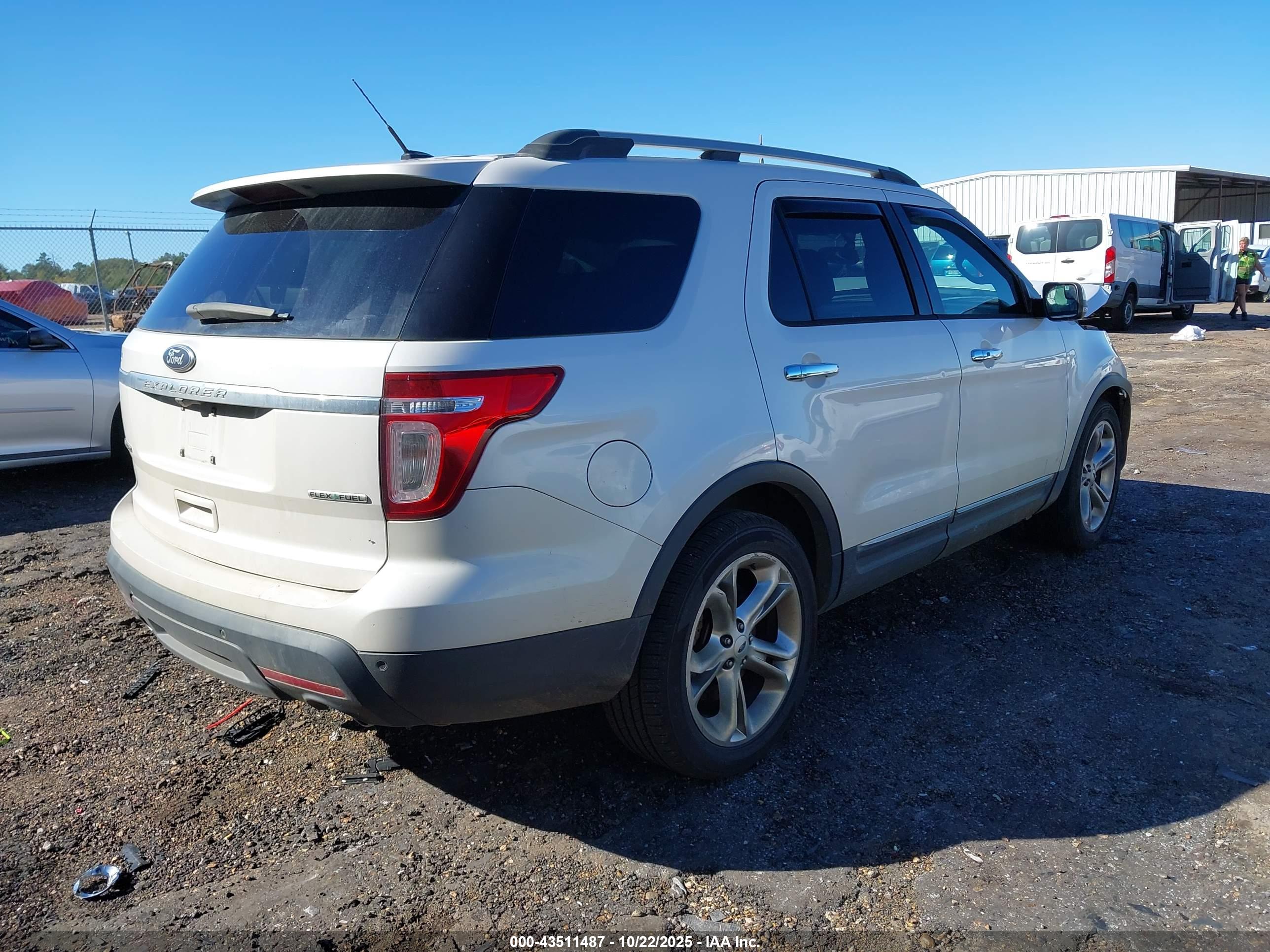 FORD EXPLORER image 4