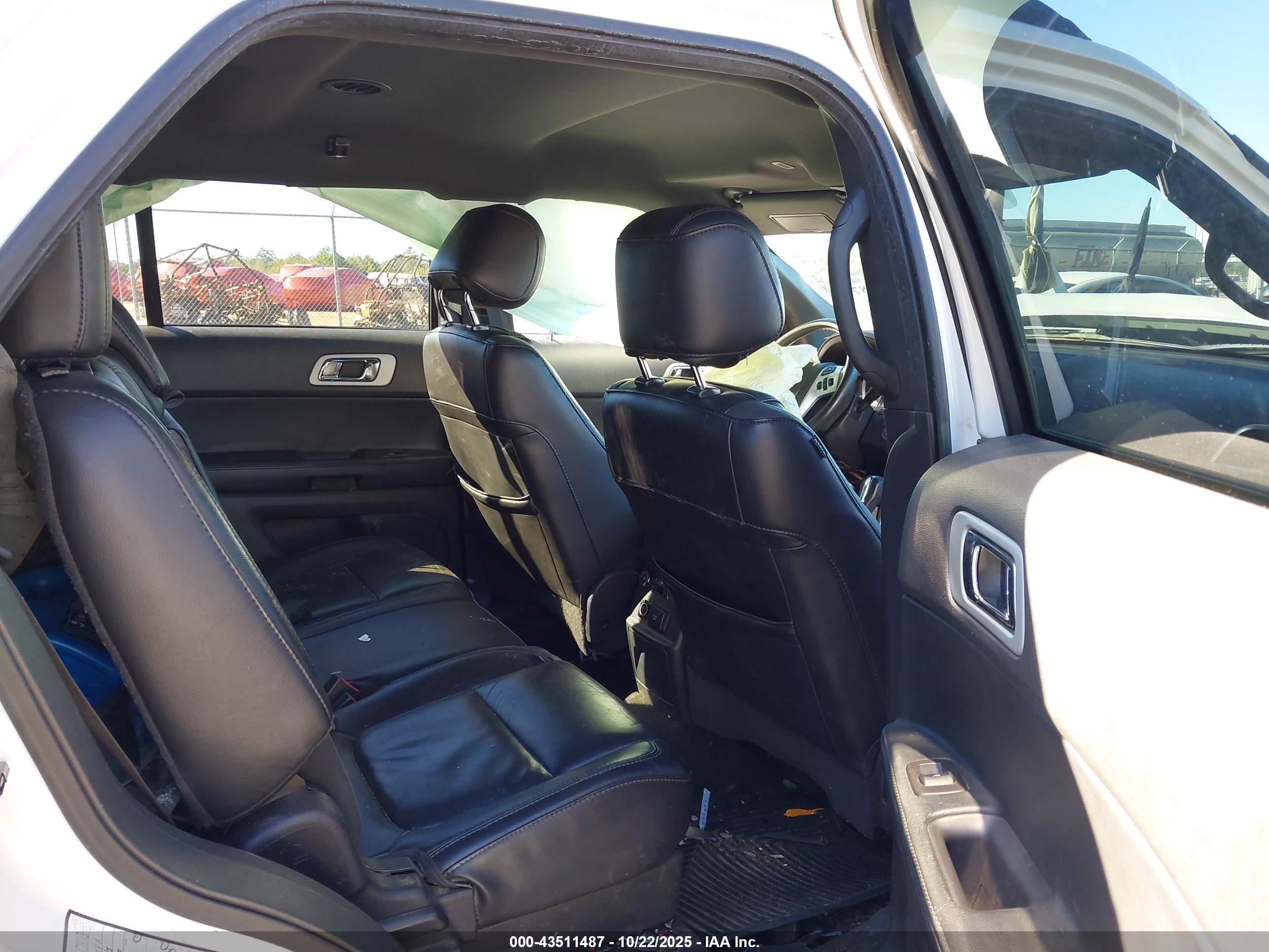 FORD EXPLORER image 8