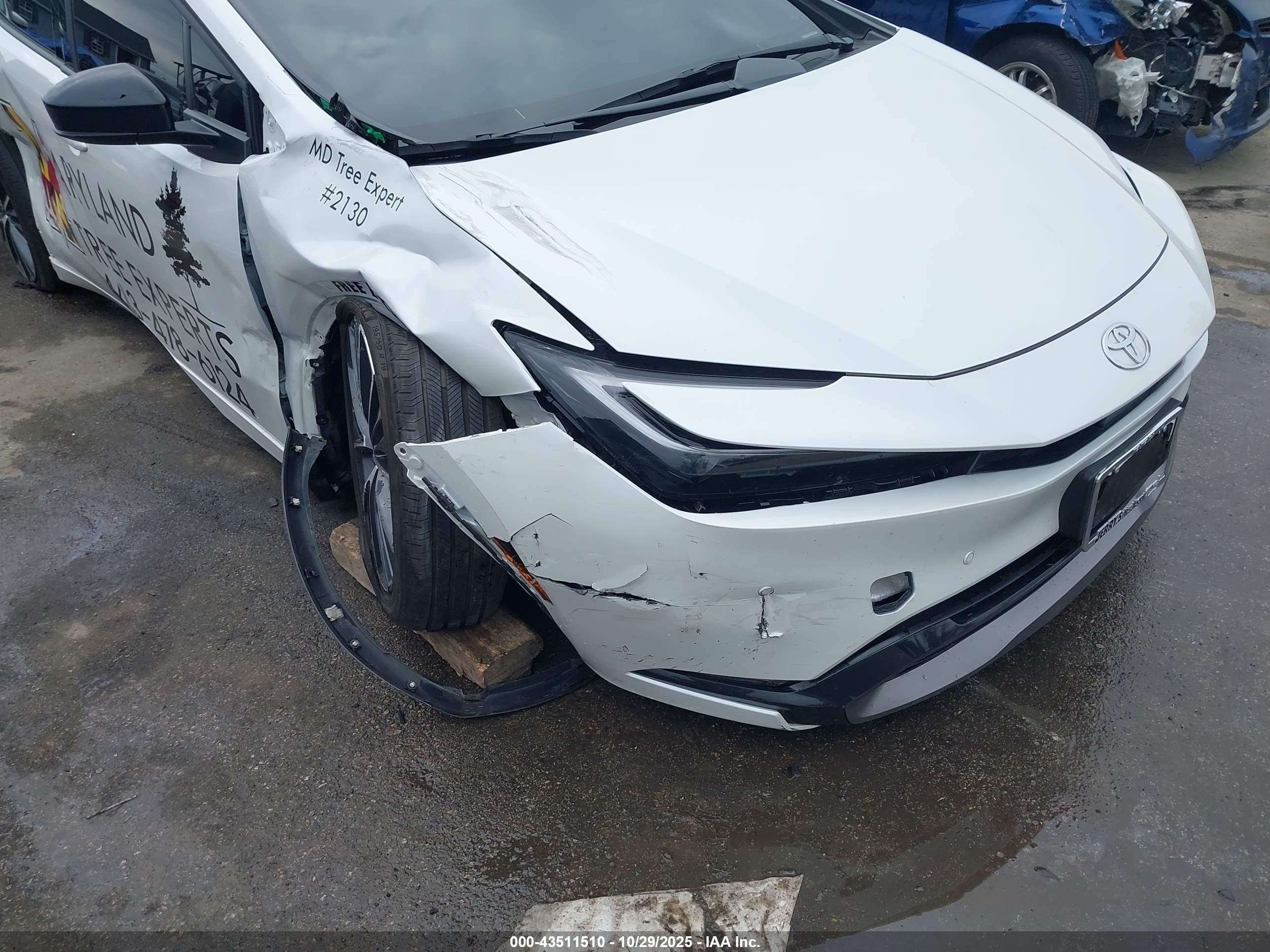 TOYOTA PRIUS image 6