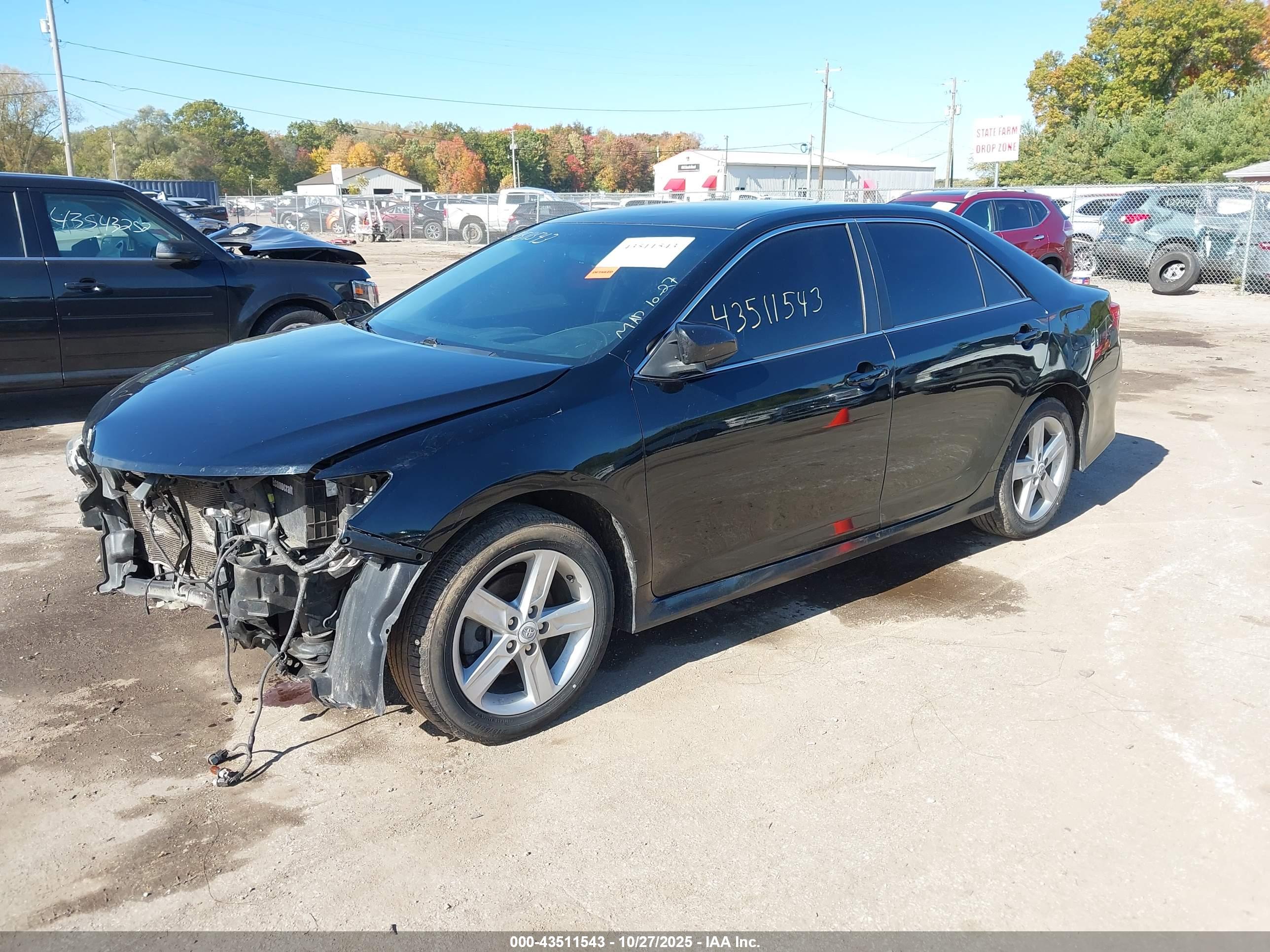 TOYOTA CAMRY image 2
