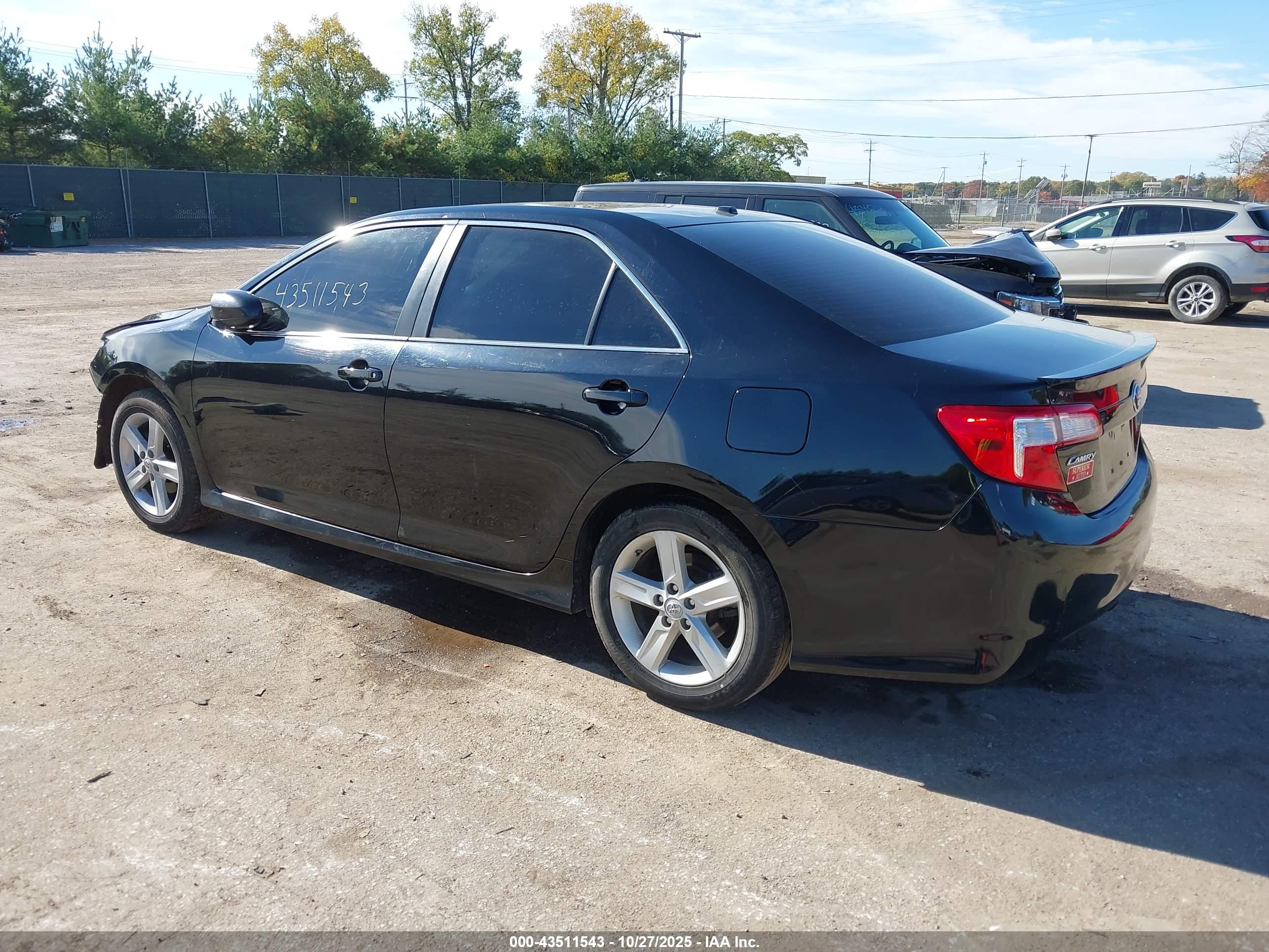 TOYOTA CAMRY image 3
