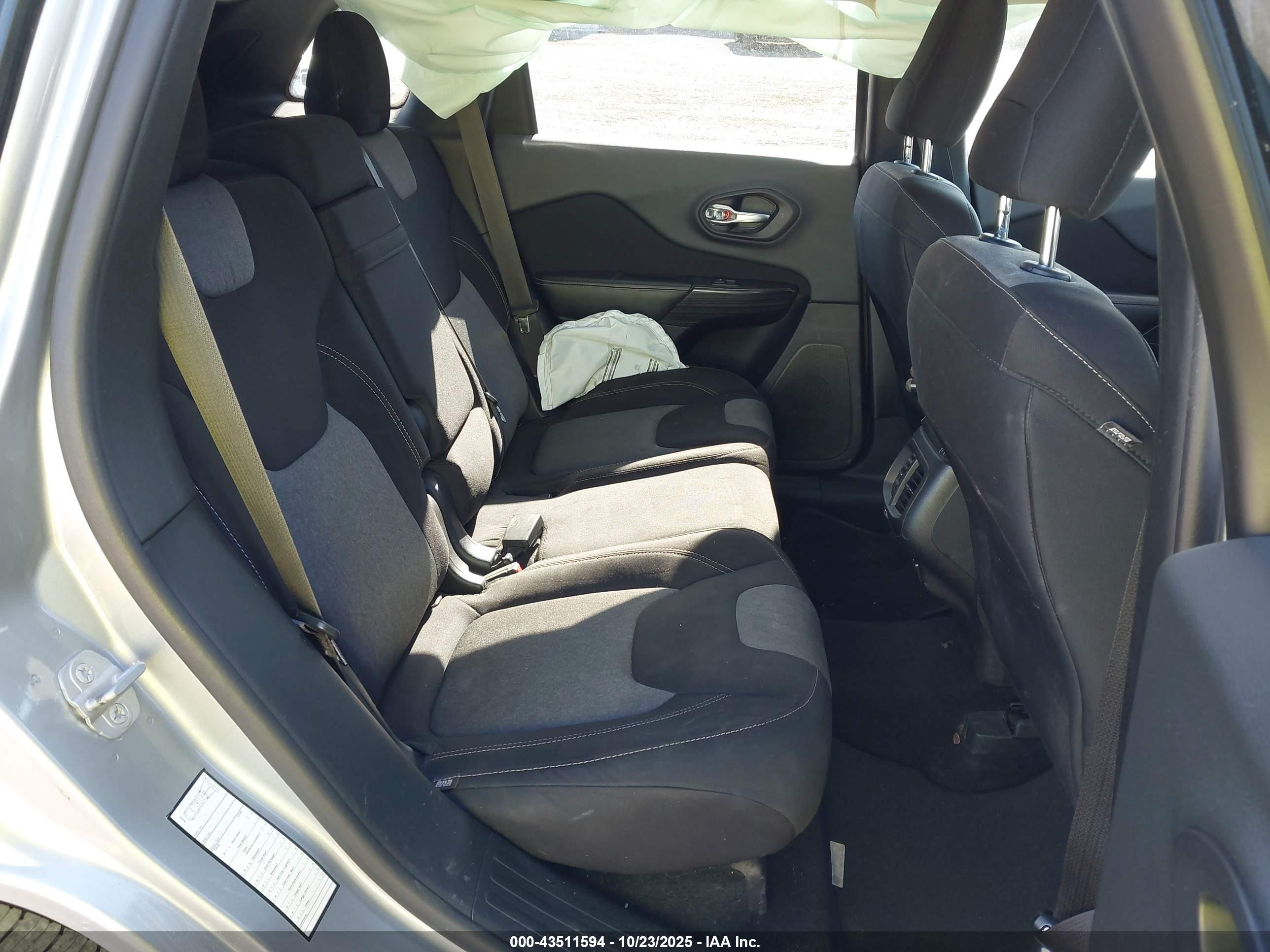 JEEP CHEROKEE image 8