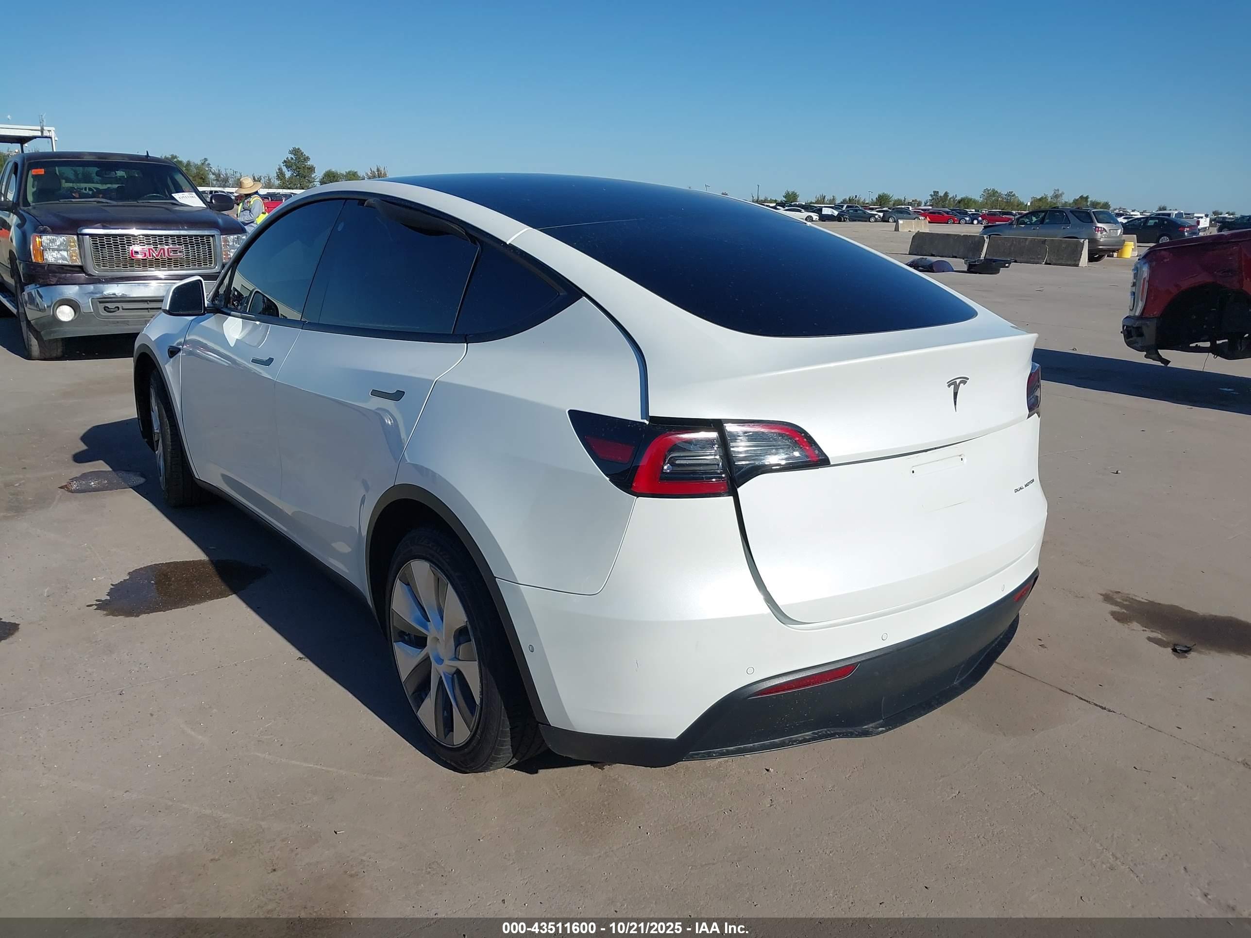 TESLA MODEL image 3