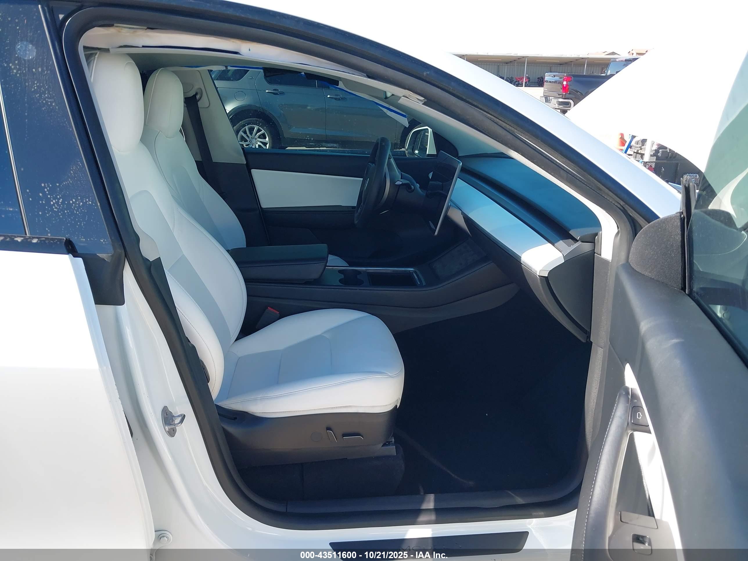 TESLA MODEL image 5