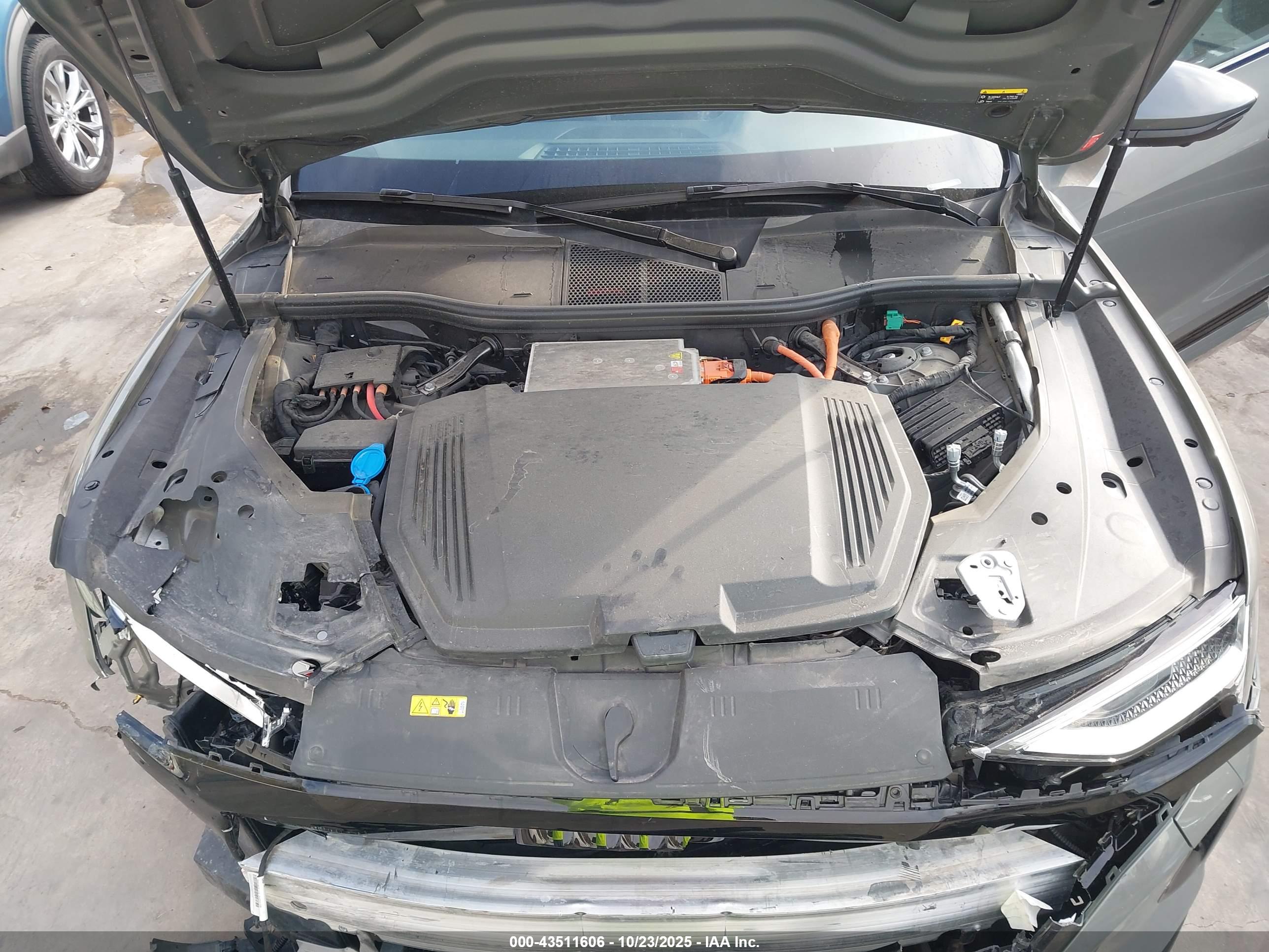 AUDI Q8 image 10