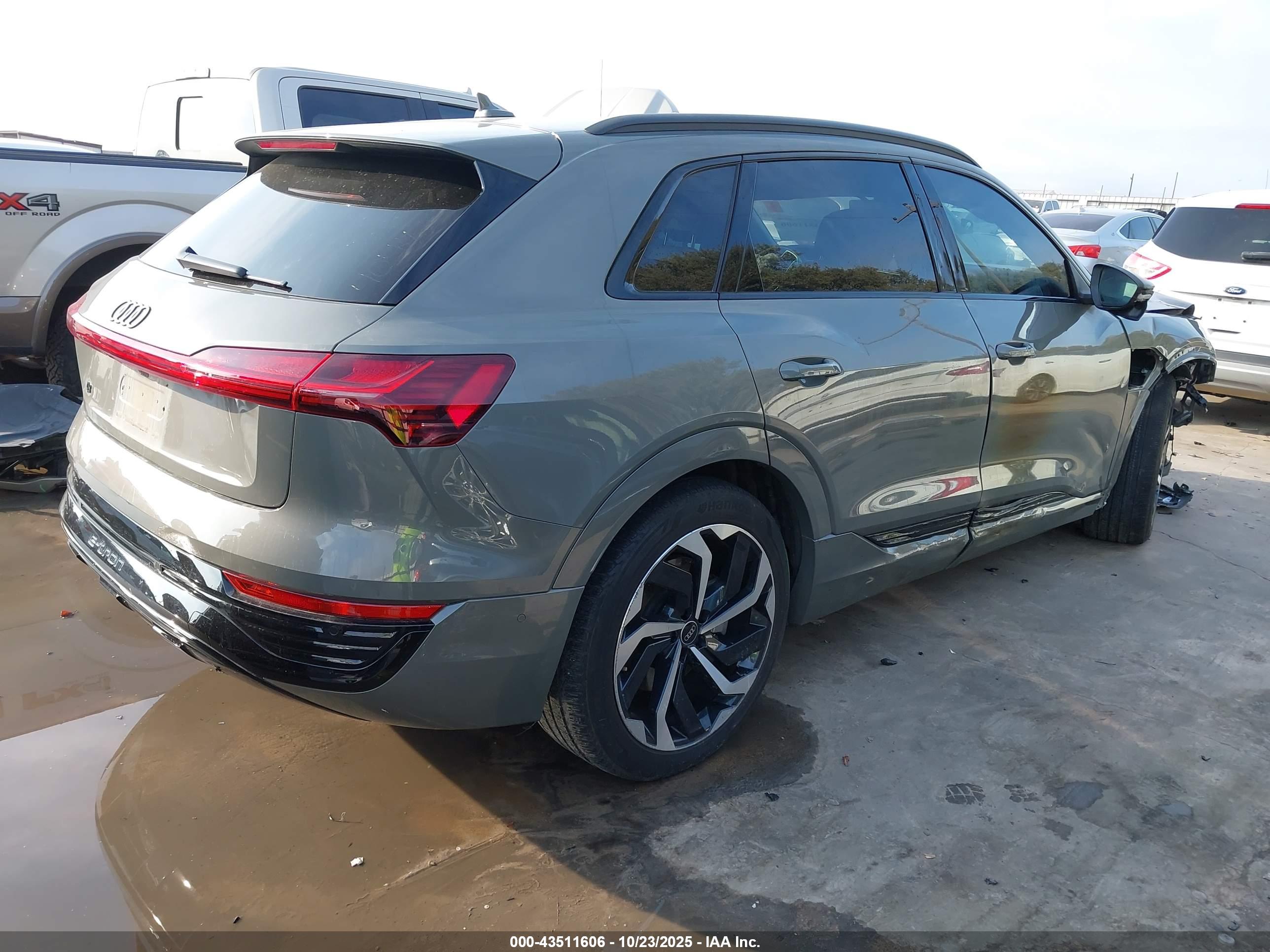 AUDI Q8 image 4