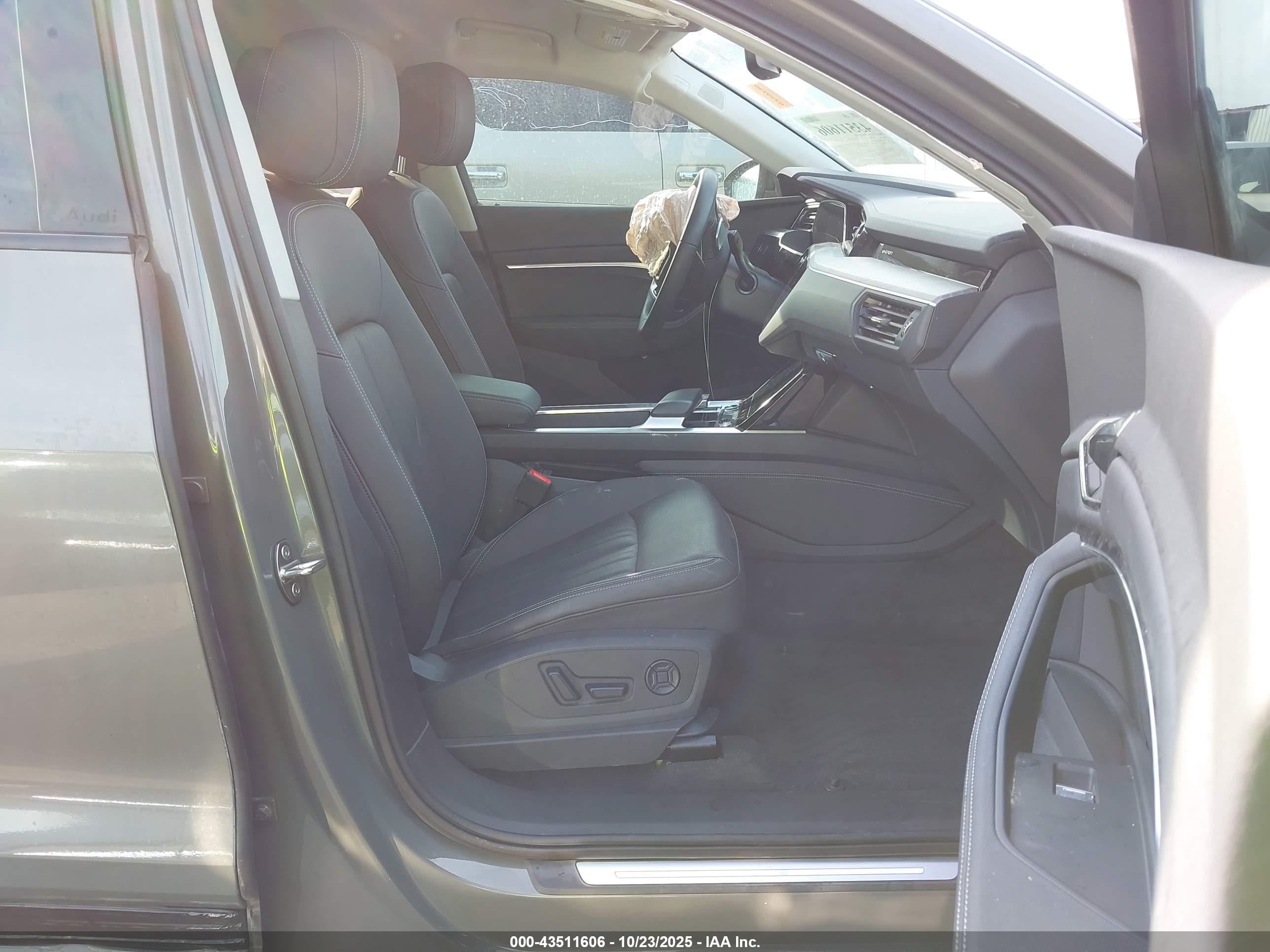 AUDI Q8 image 5