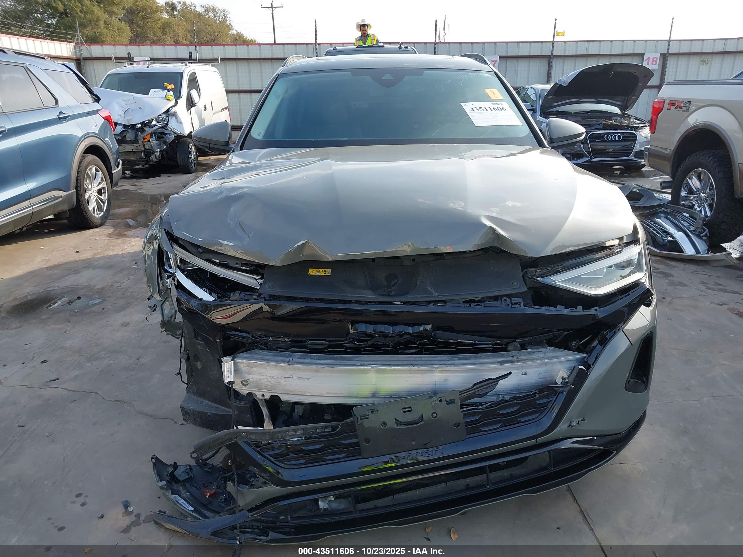 AUDI Q8 image 6