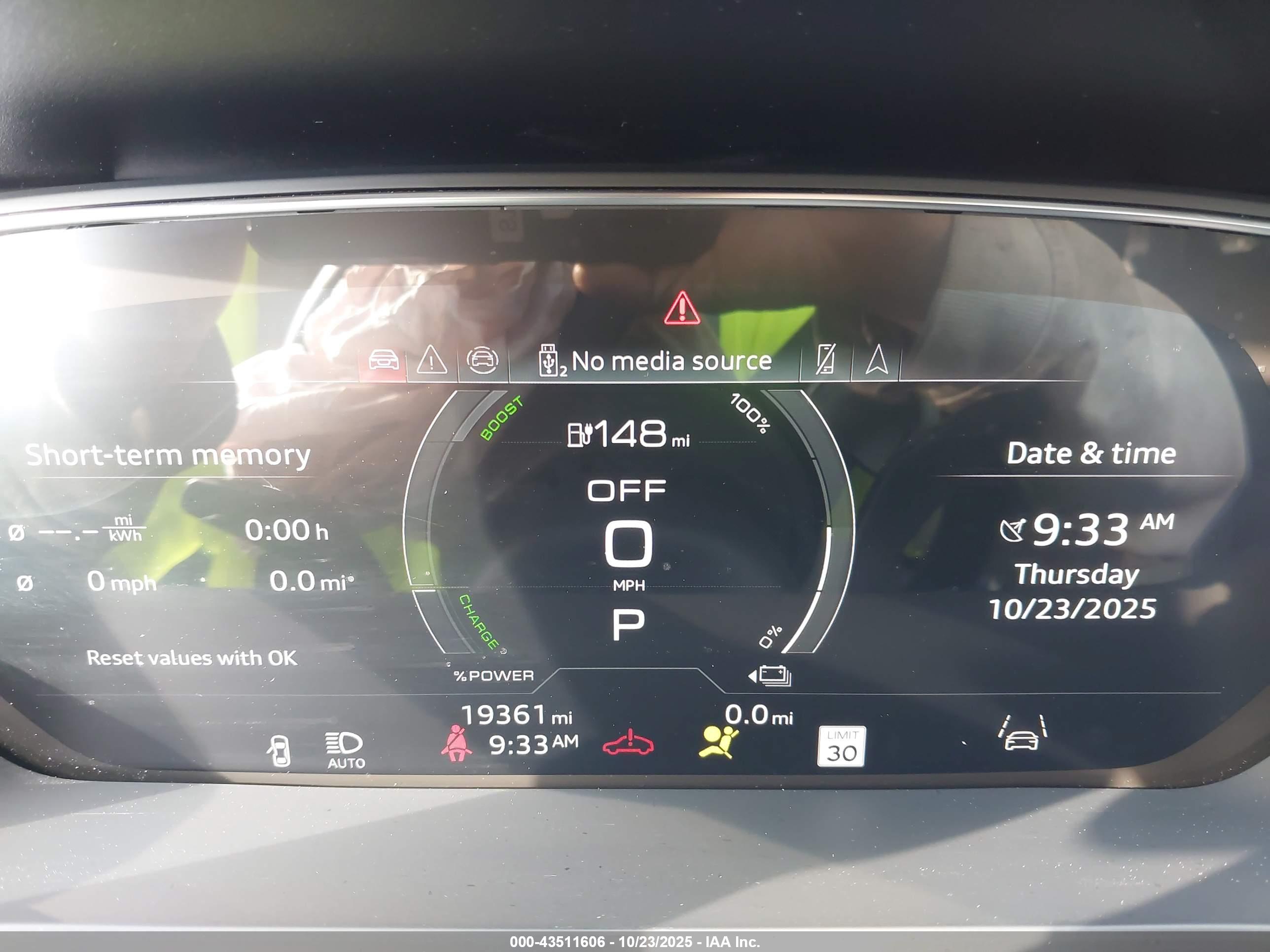AUDI Q8 image 7