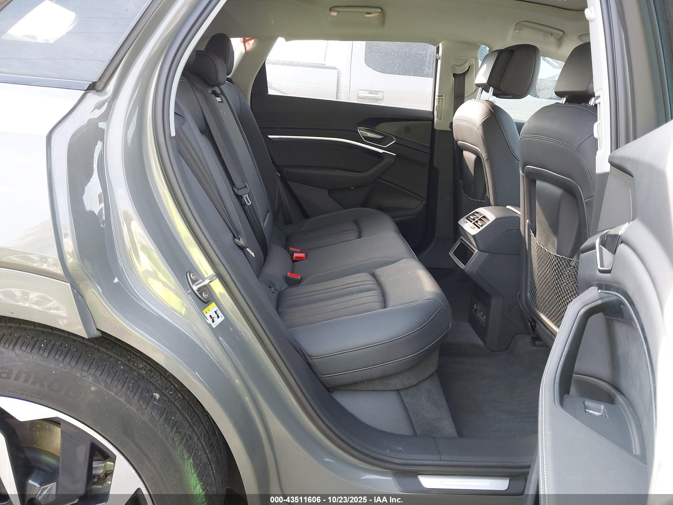 AUDI Q8 image 8