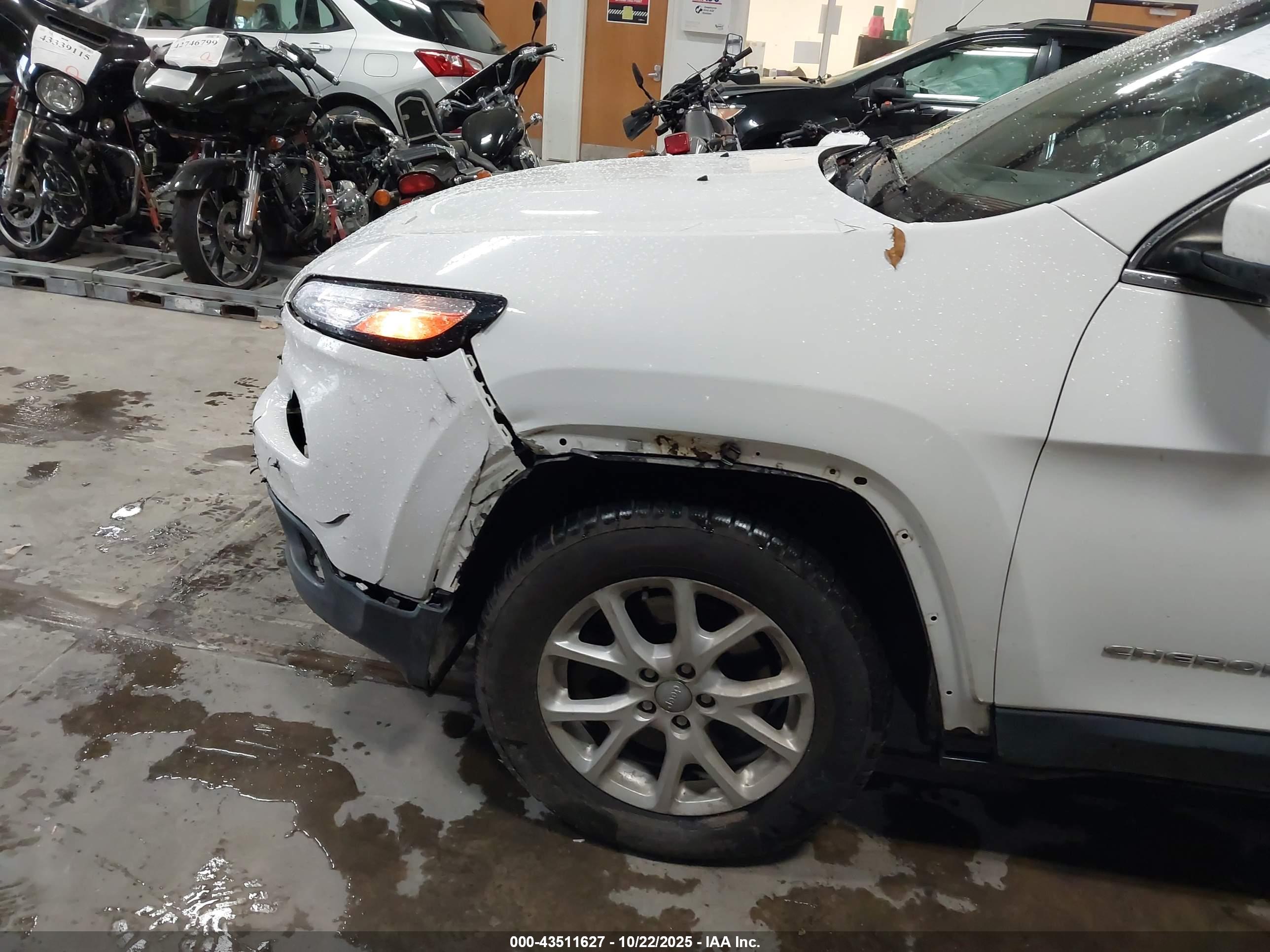 JEEP CHEROKEE image 6