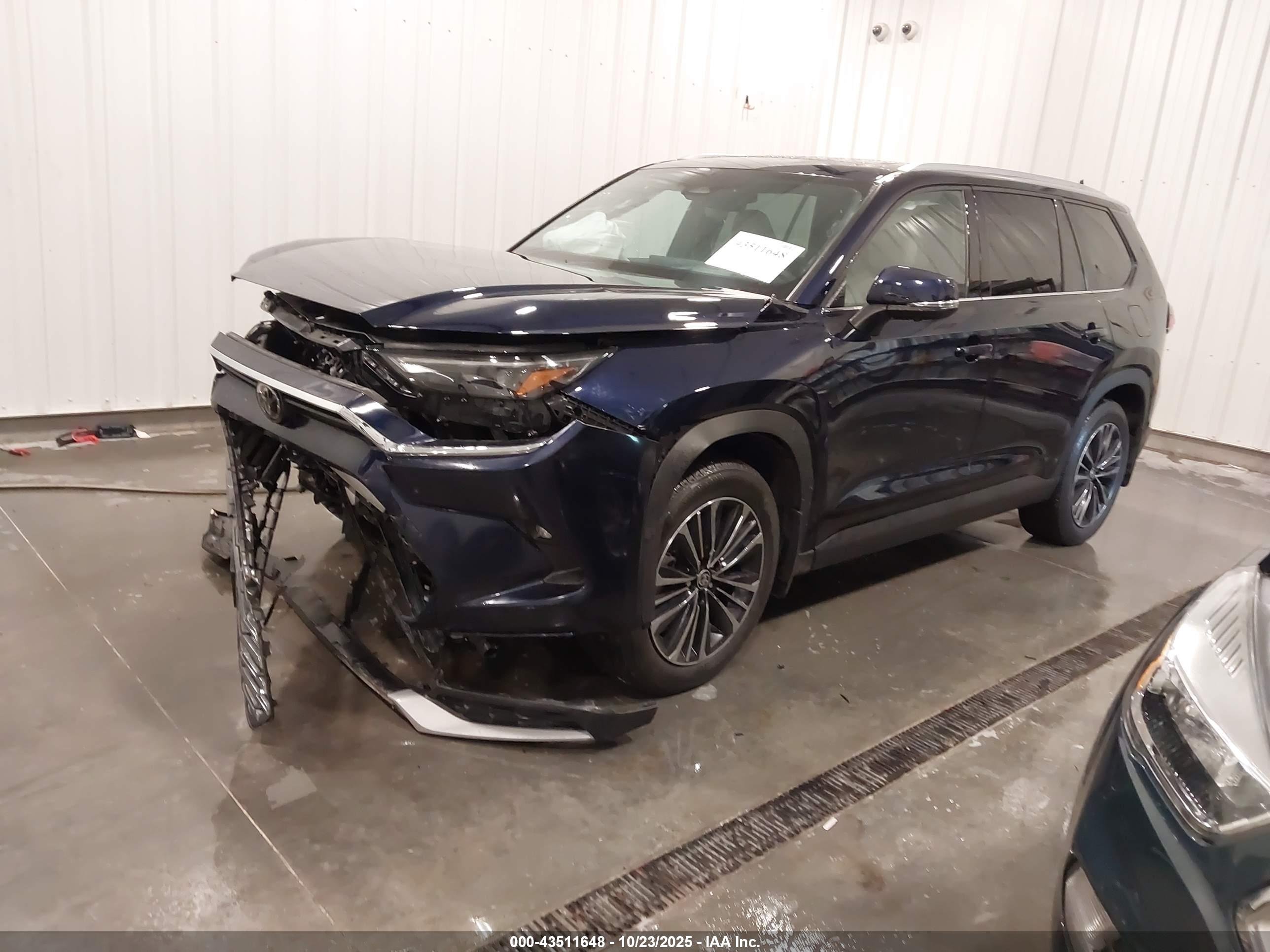 TOYOTA GRAND image 2