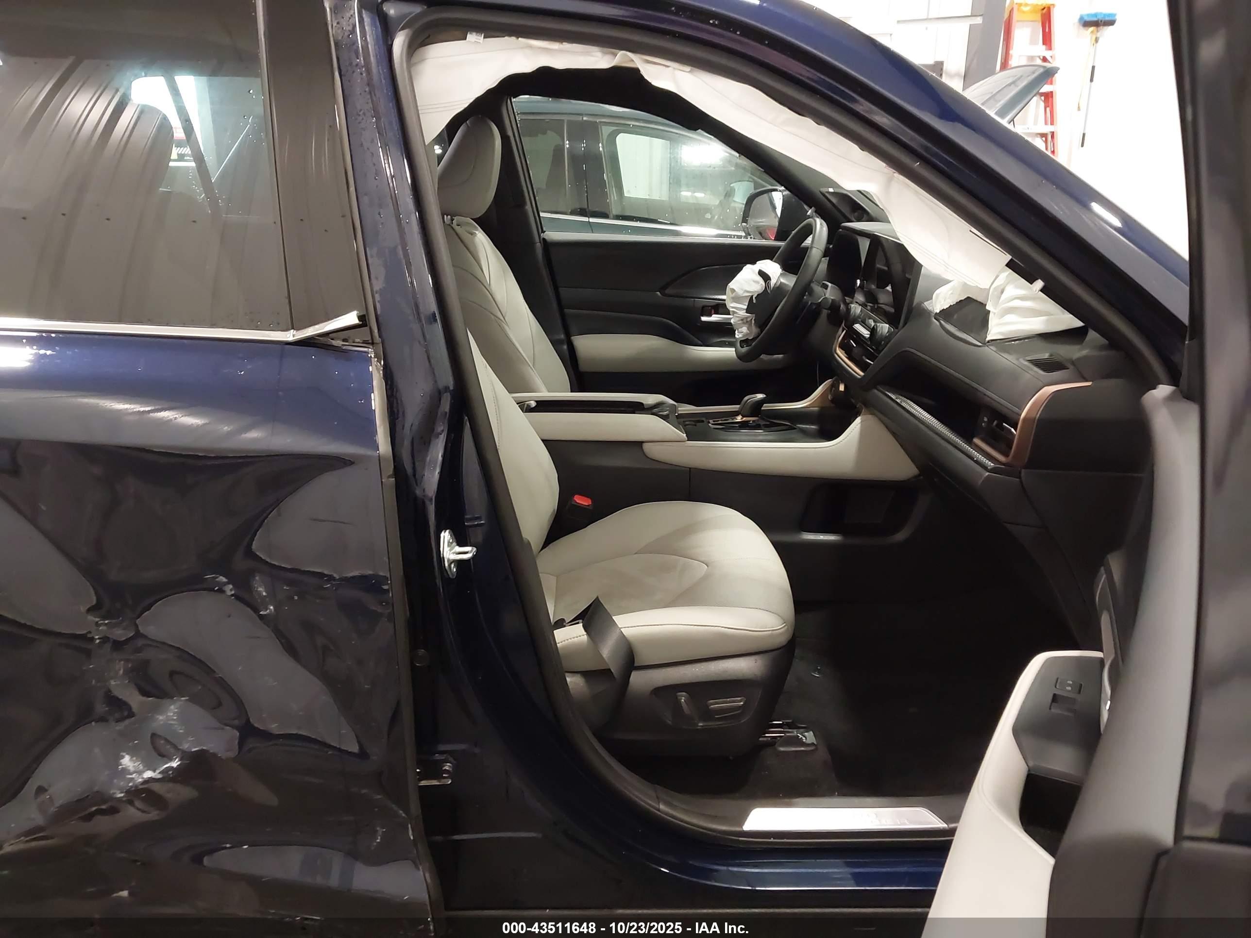 TOYOTA GRAND image 5