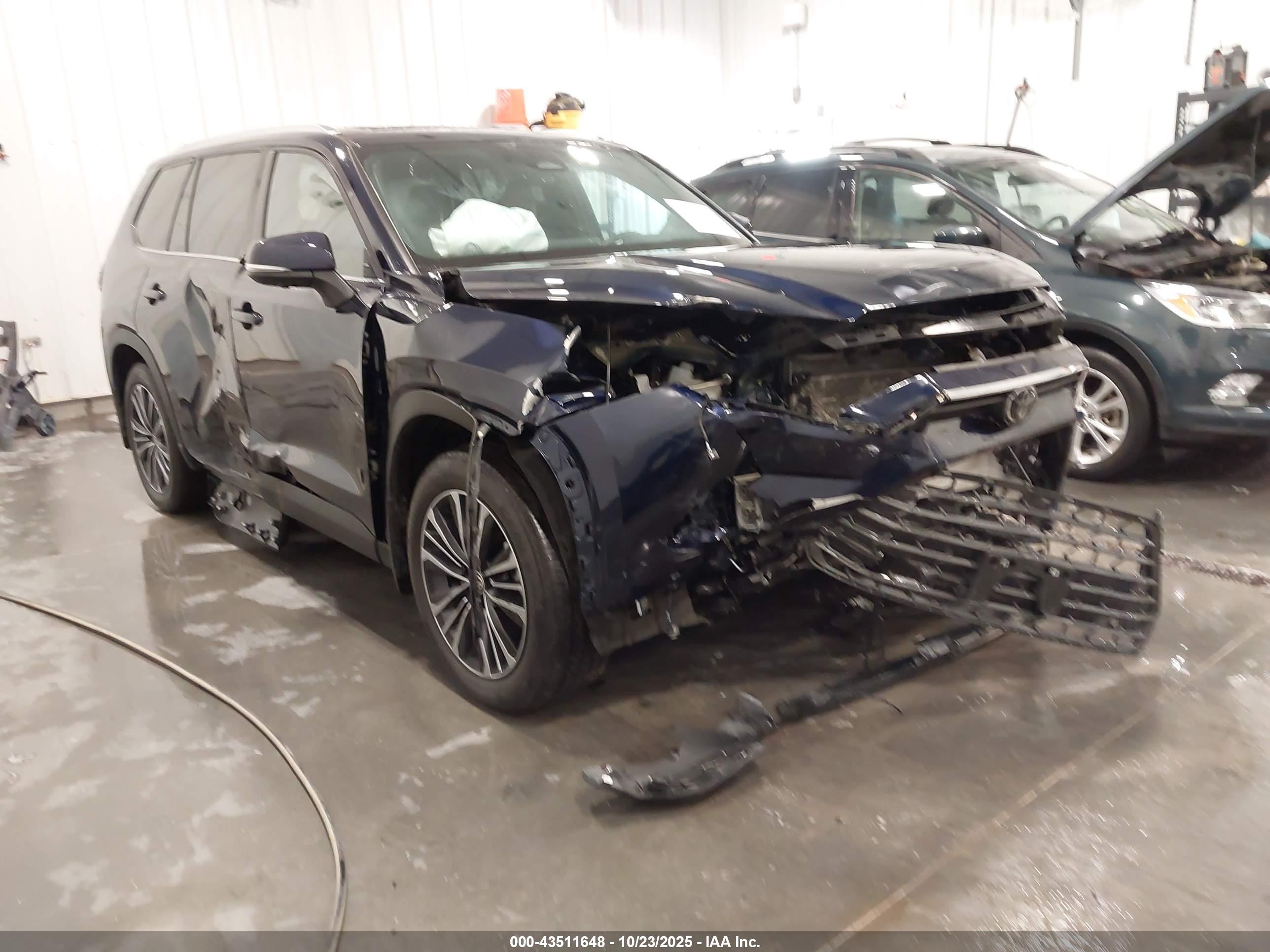 TOYOTA GRAND image 6
