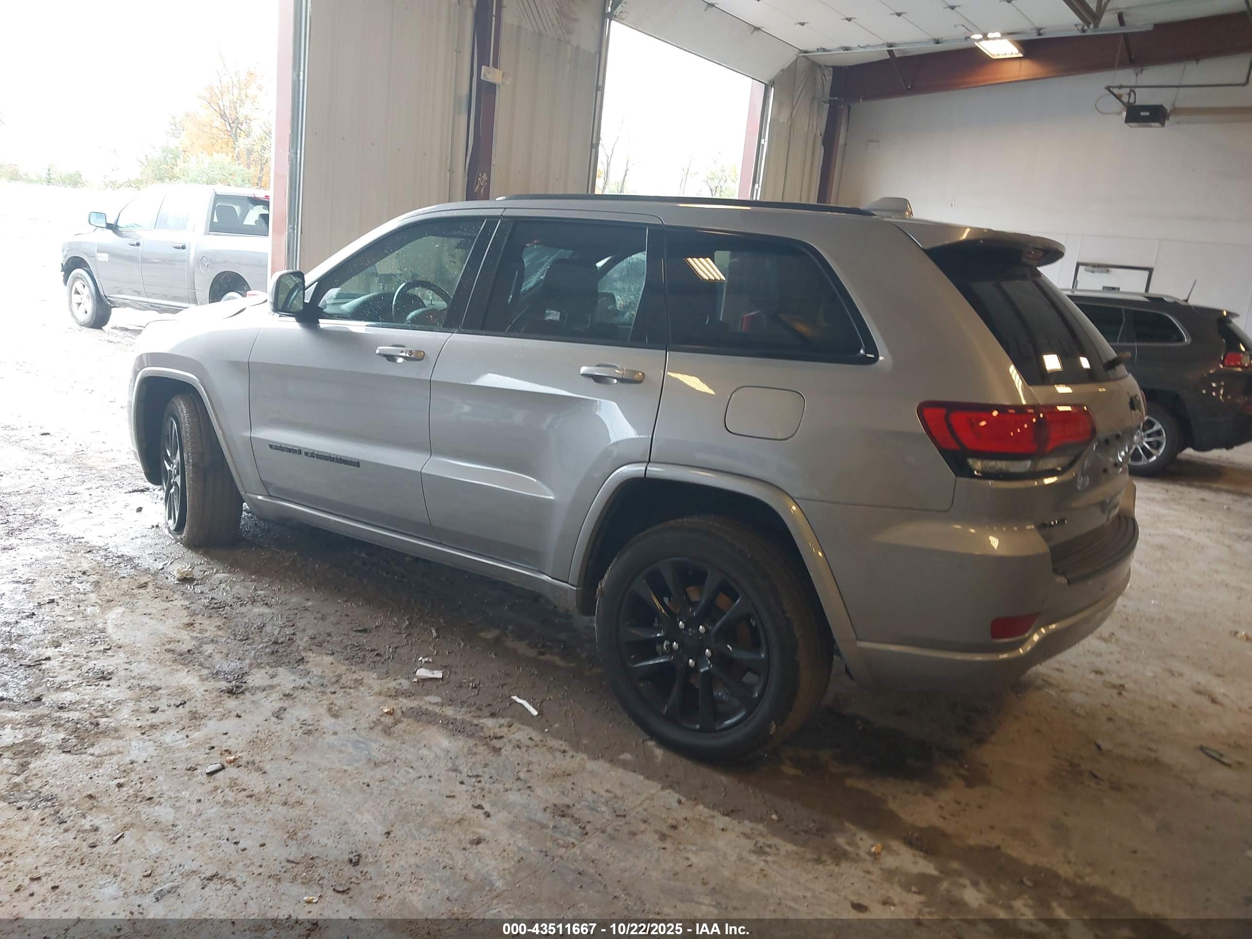 JEEP GRAND image 3
