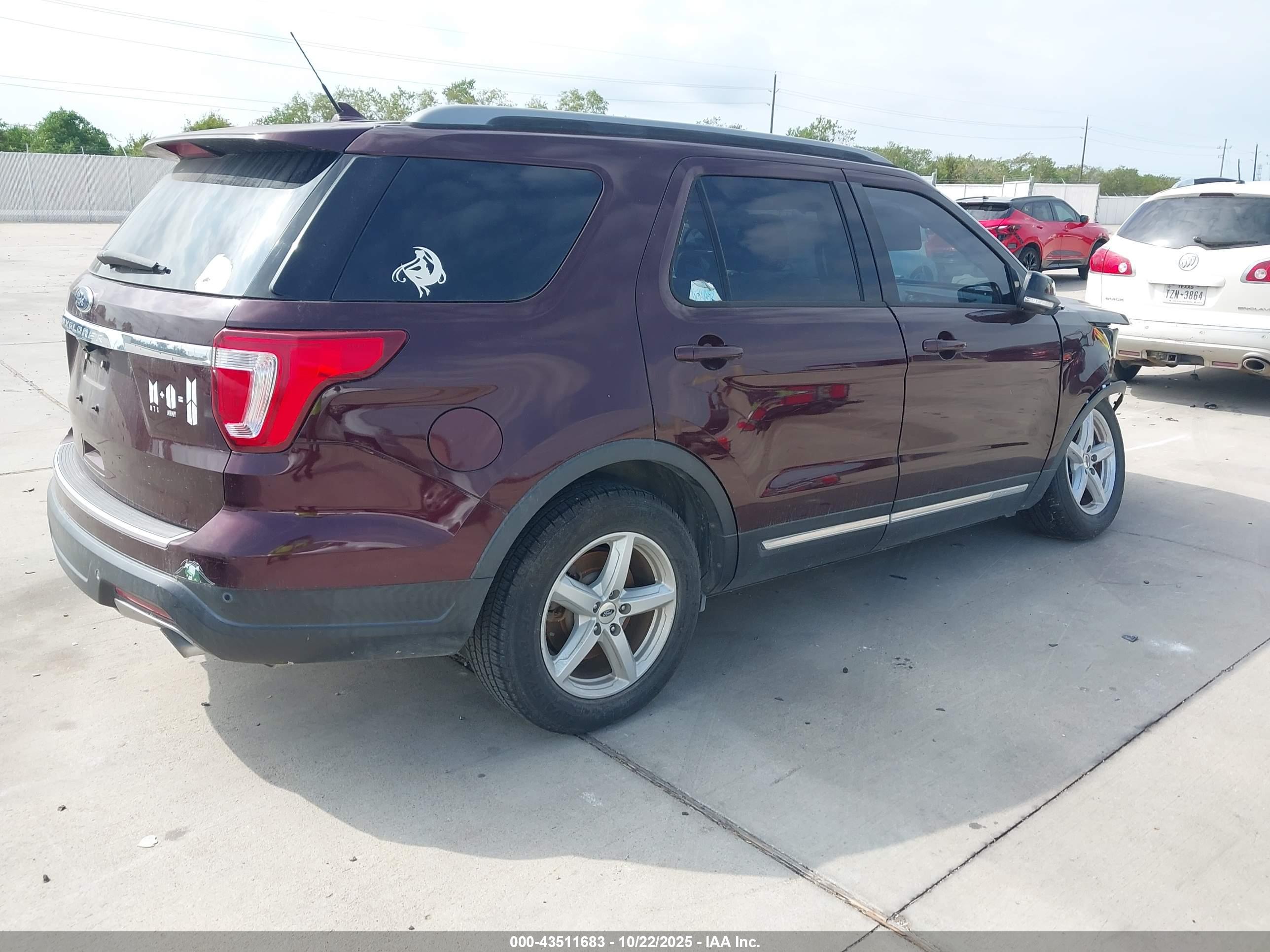 FORD EXPLORER image 4