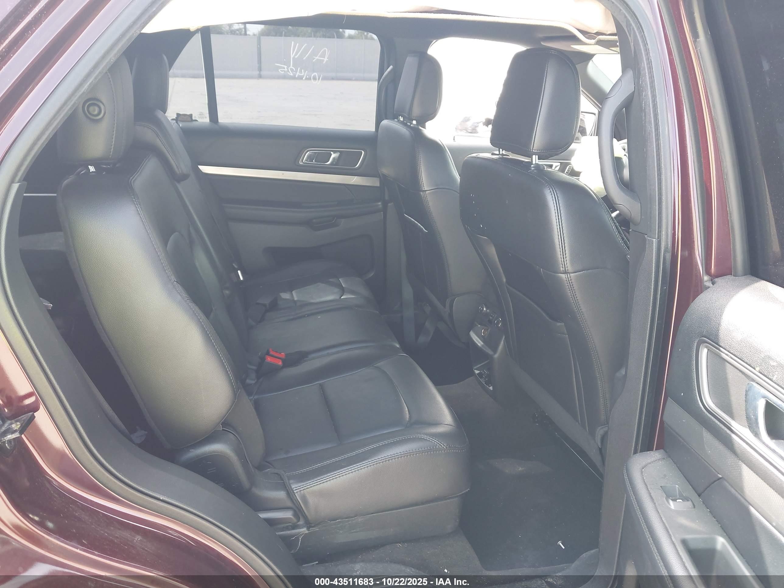 FORD EXPLORER image 8