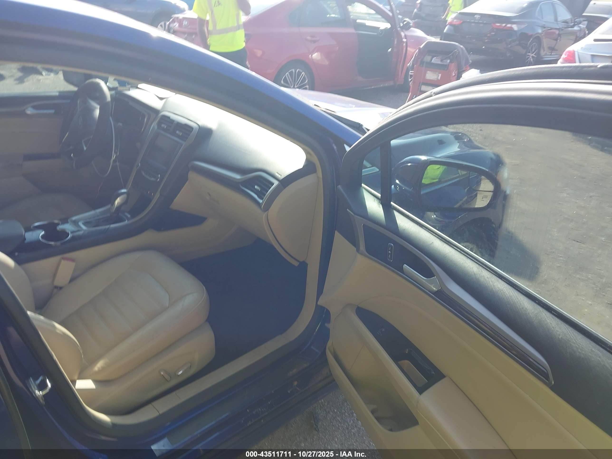 FORD FUSION image 5
