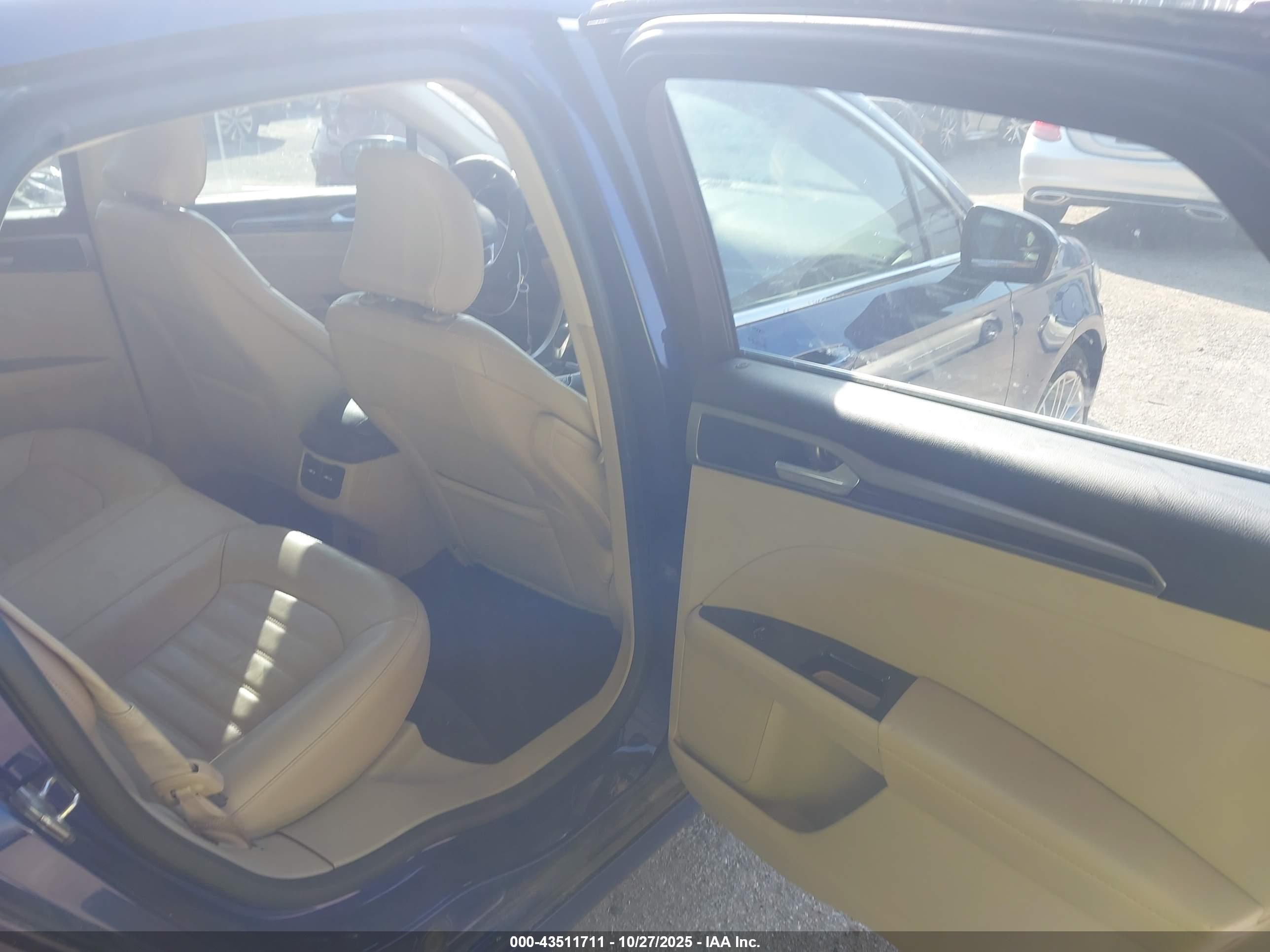 FORD FUSION image 8