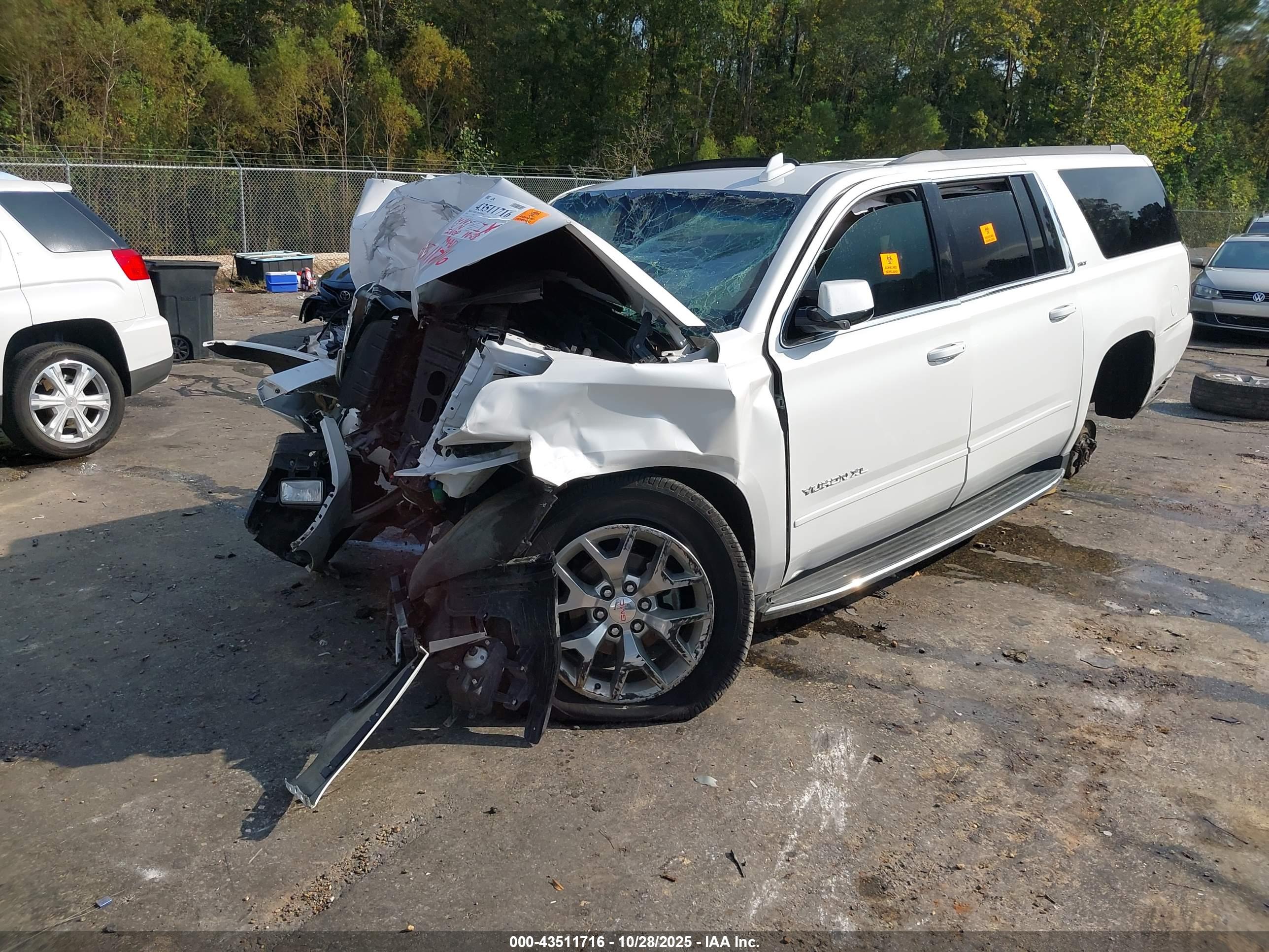 GMC YUKON image 2