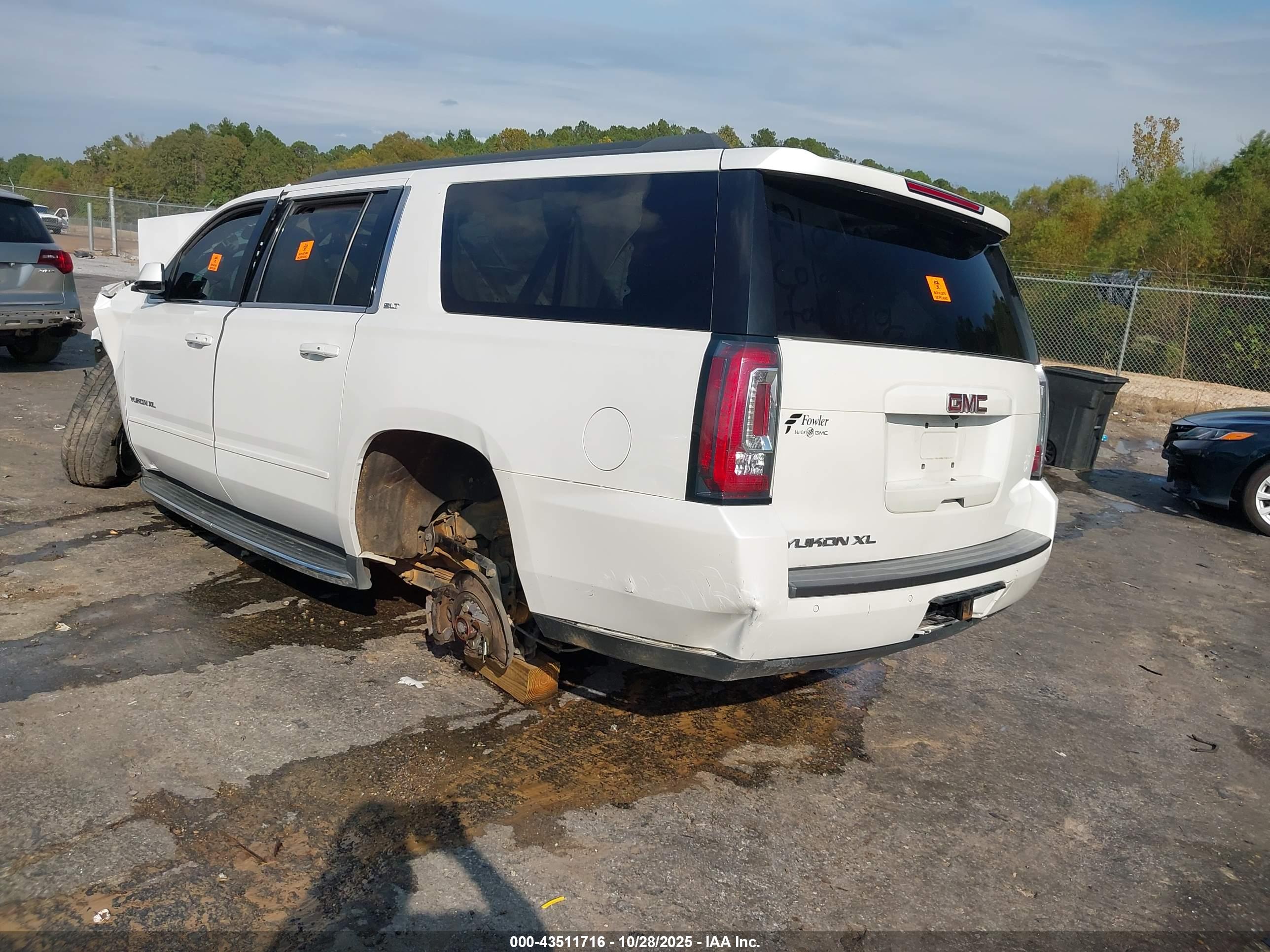 GMC YUKON image 3