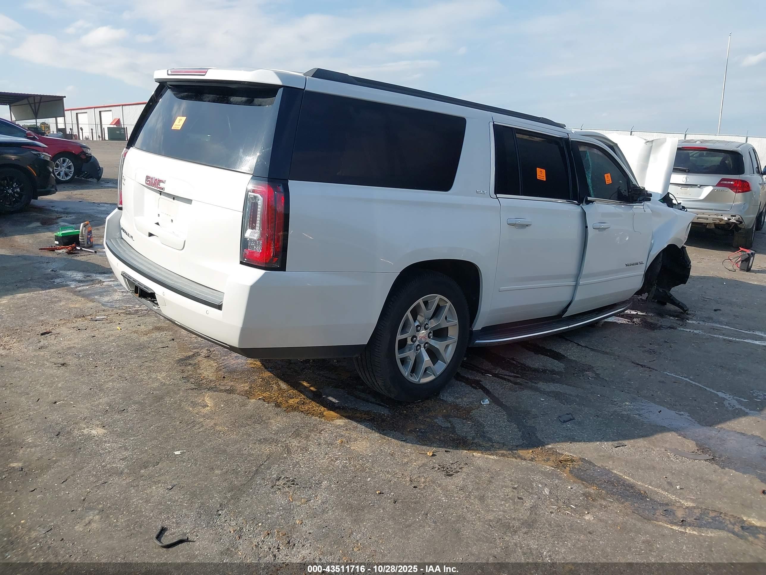 GMC YUKON image 4