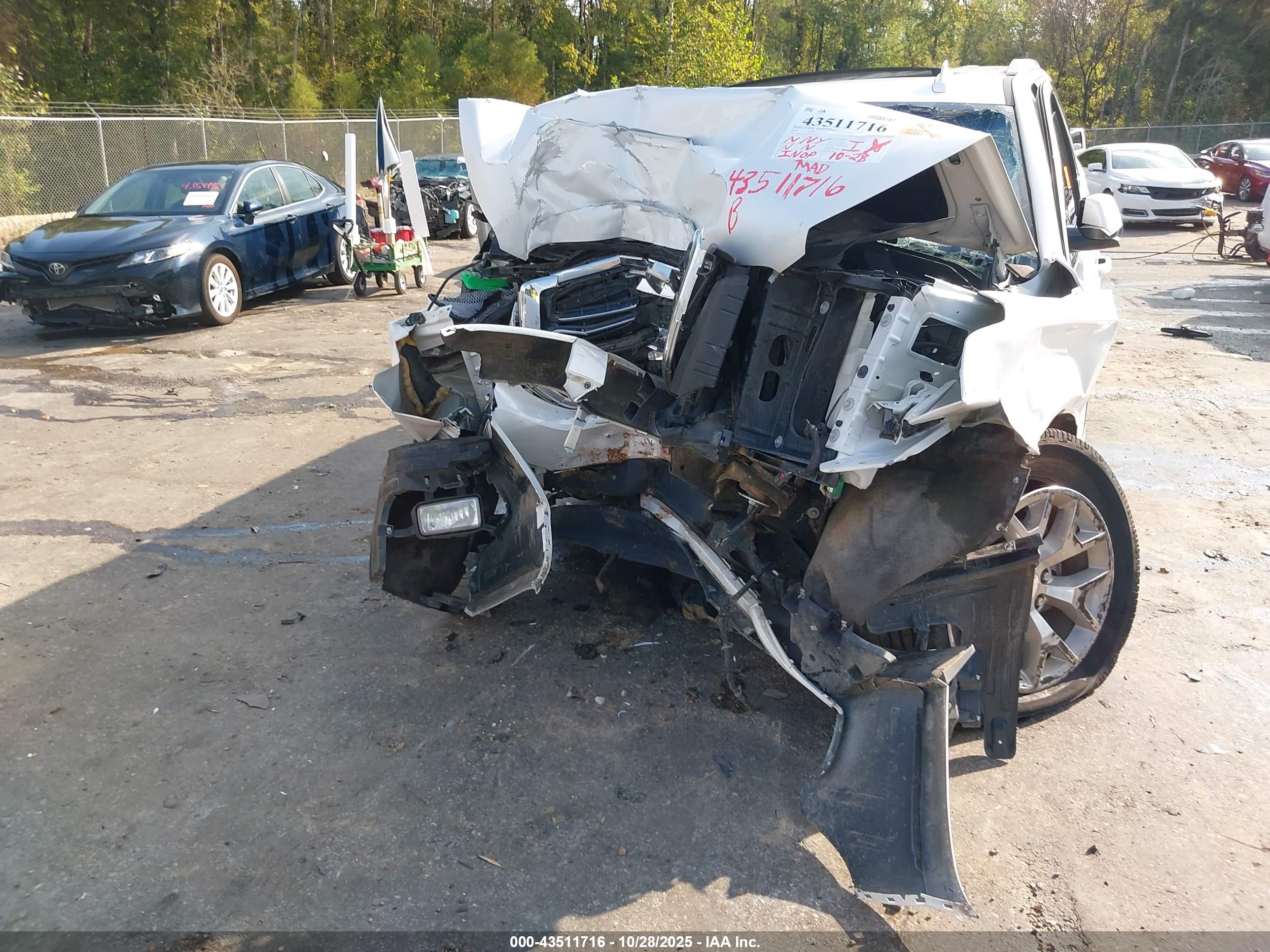 GMC YUKON image 6