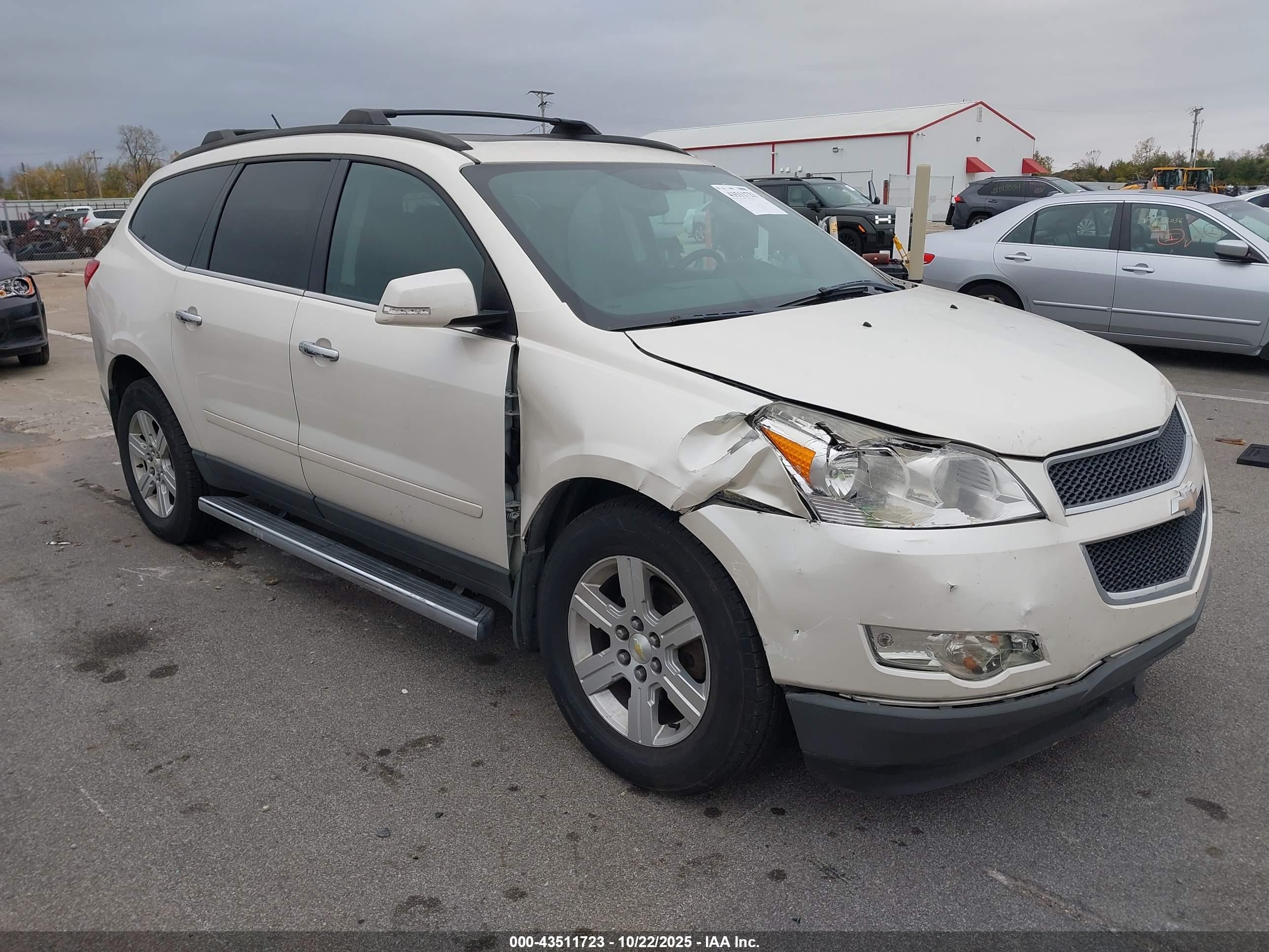 CHEVROLET TRAVERSE image 6