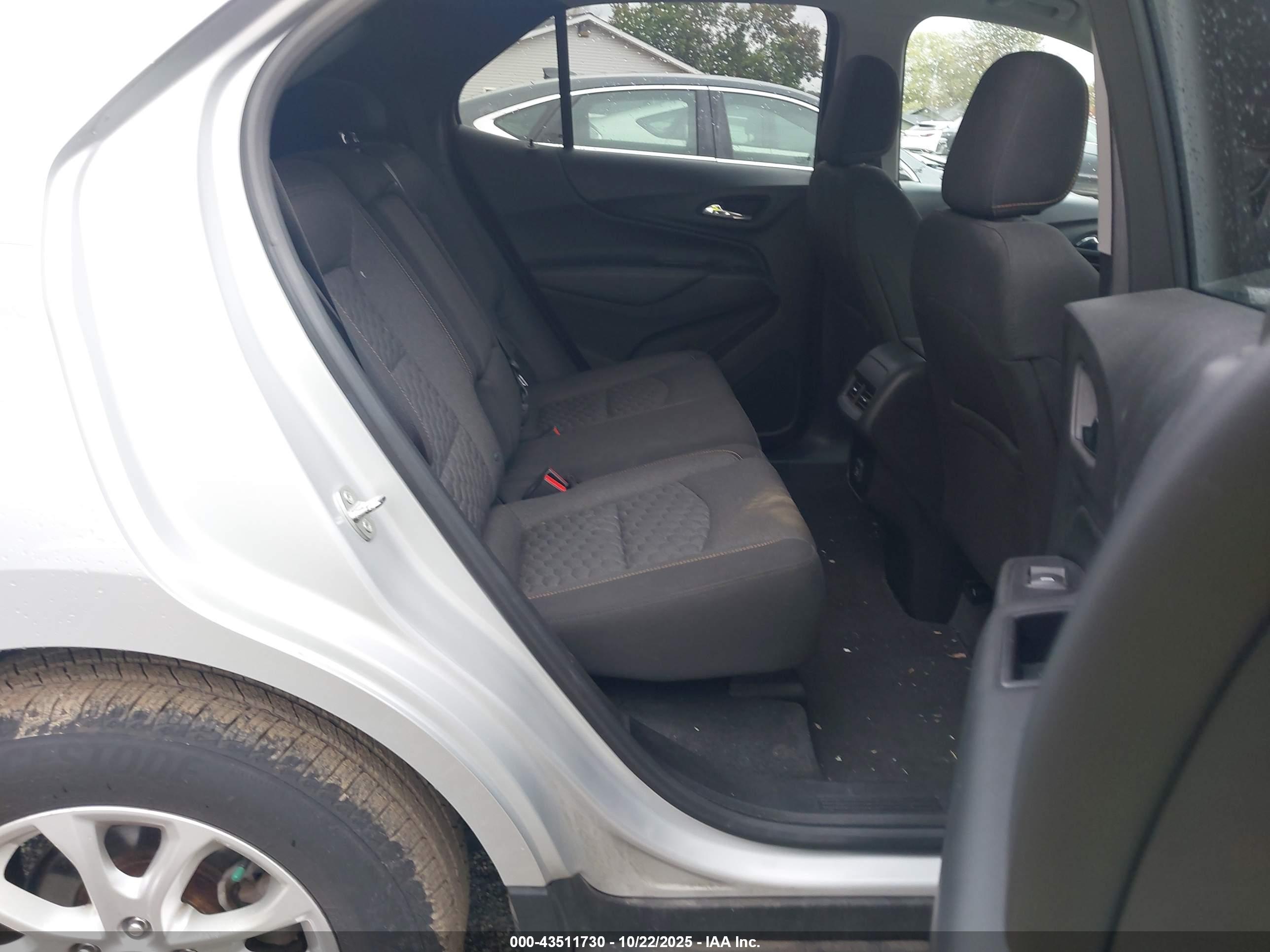 CHEVROLET EQUINOX image 8