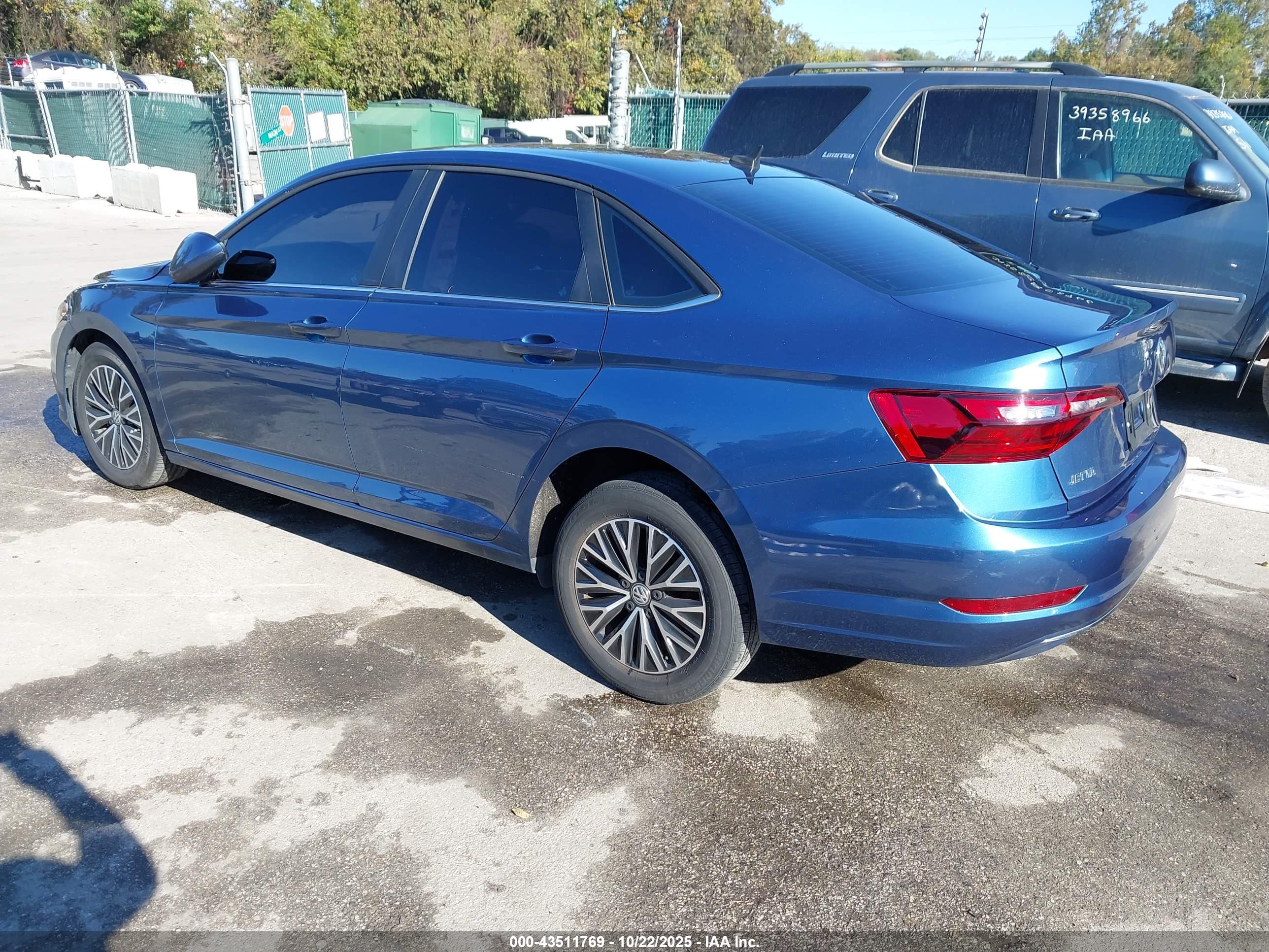 VOLKSWAGEN JETTA image 3