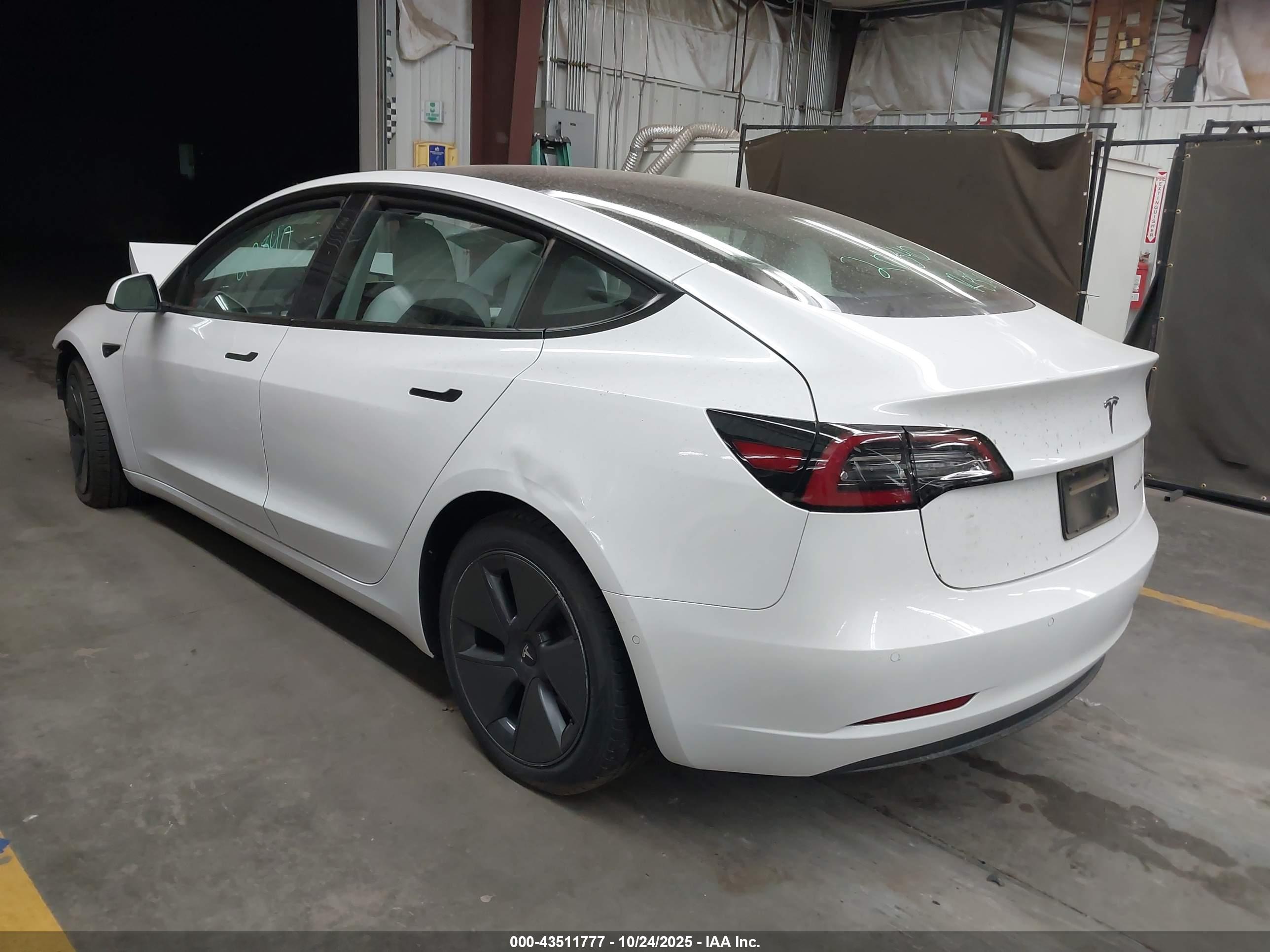 TESLA MODEL image 3