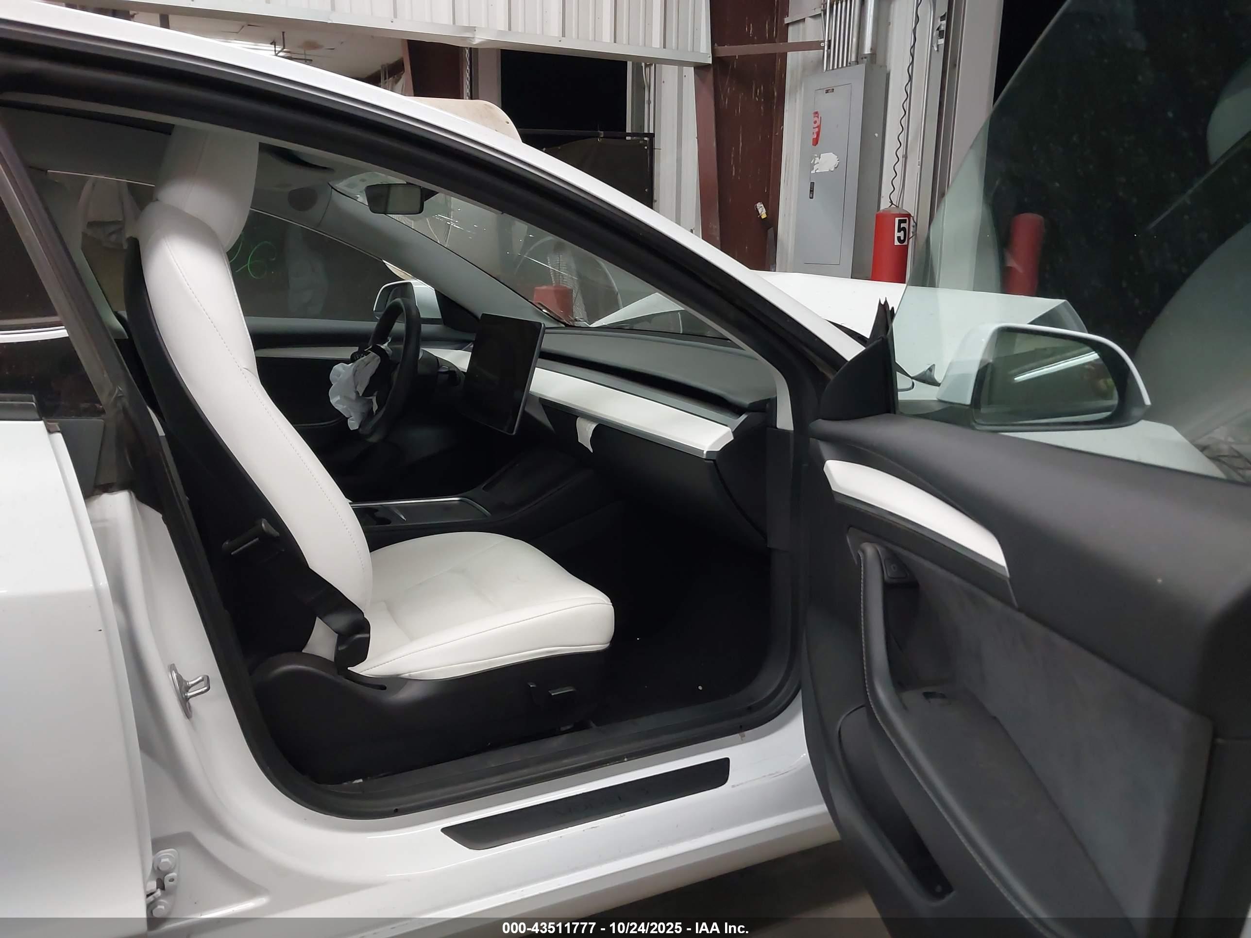 TESLA MODEL image 5