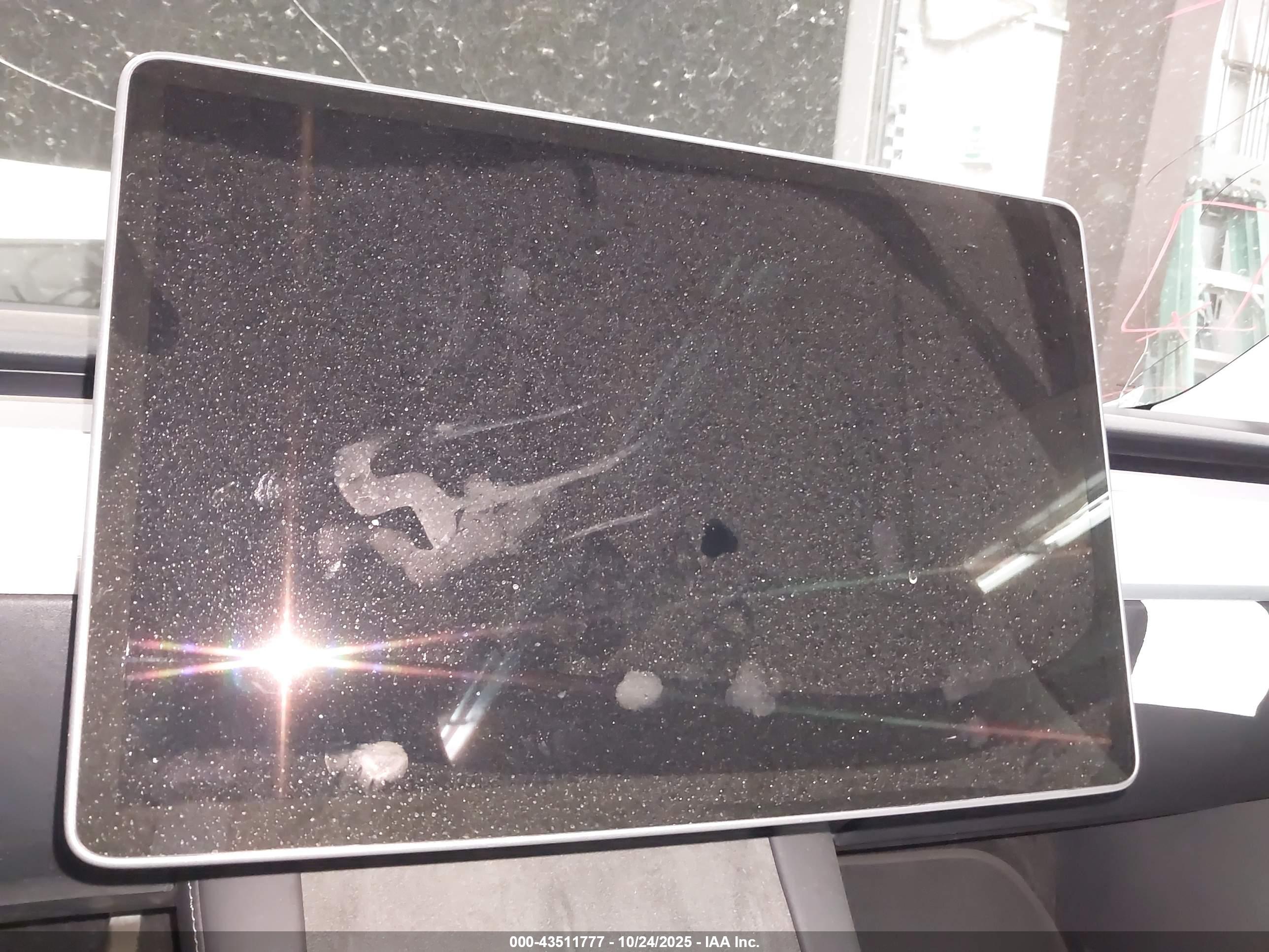 TESLA MODEL image 7