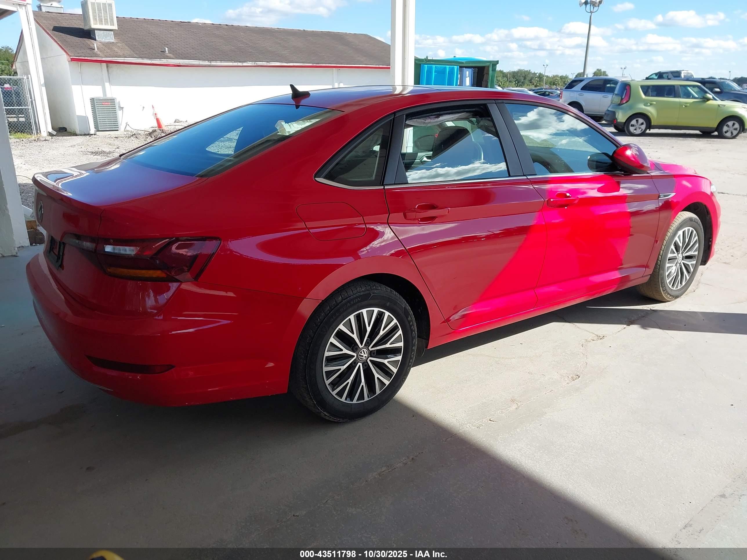 VOLKSWAGEN JETTA image 4