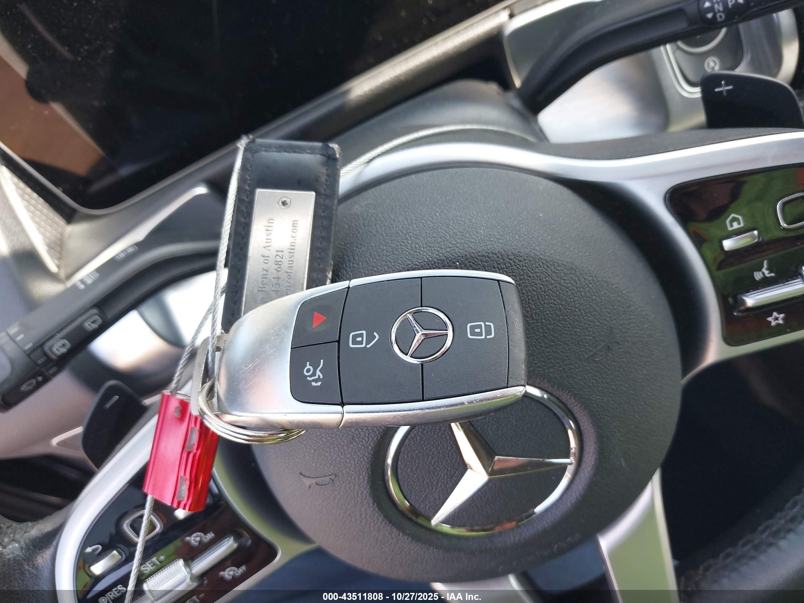 MERCEDES-BENZ GLB image 11