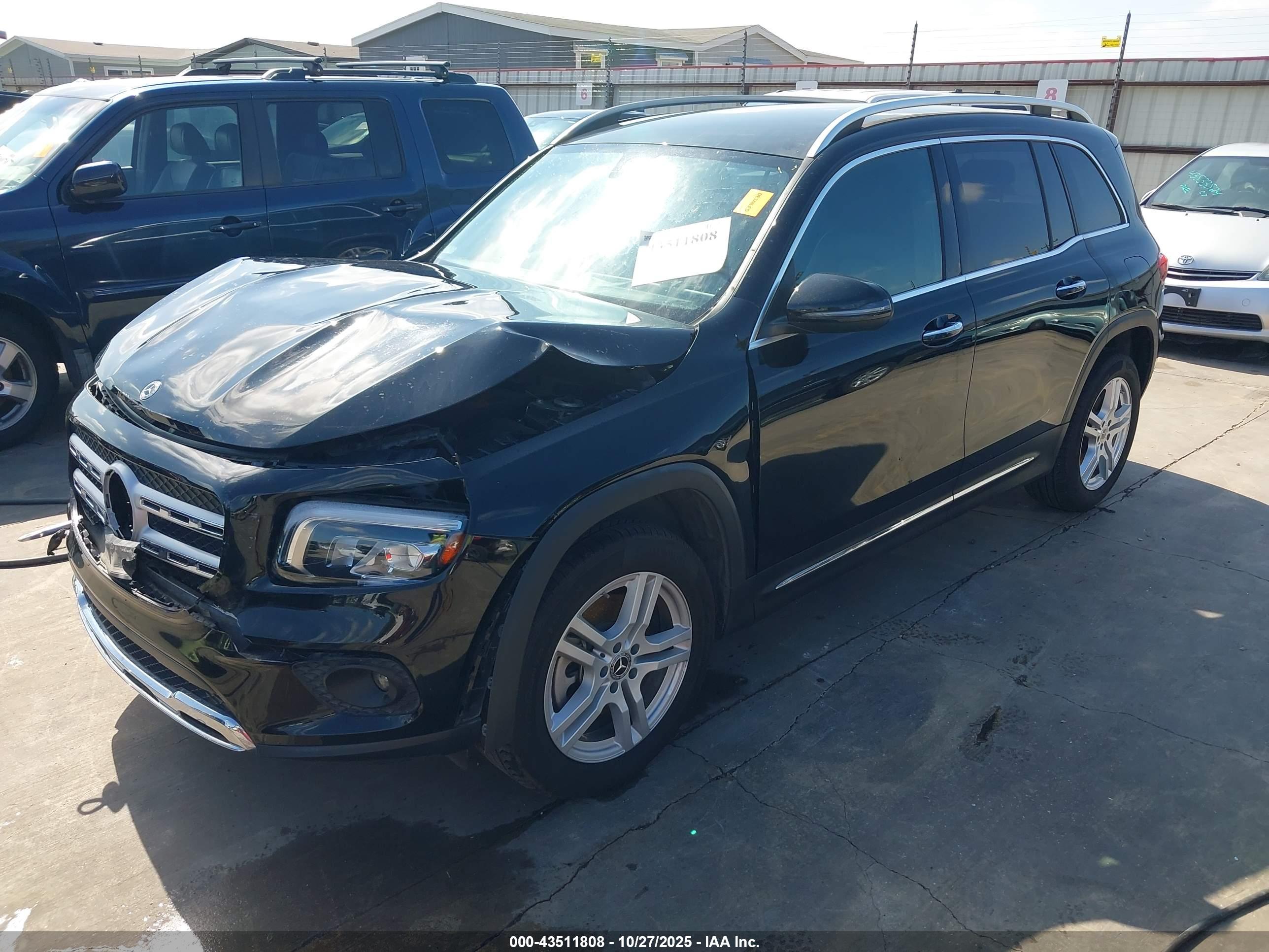 MERCEDES-BENZ GLB image 2