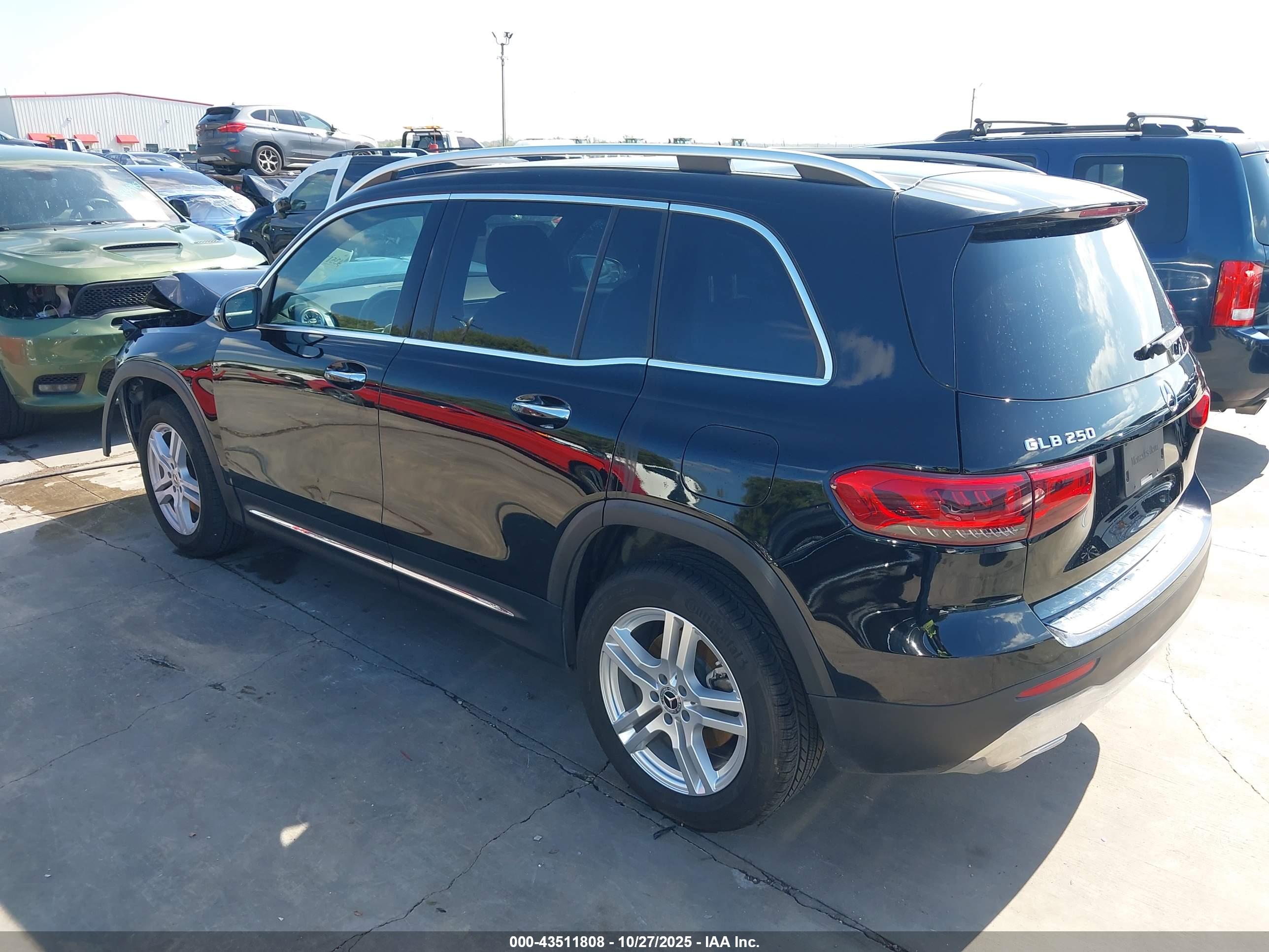 MERCEDES-BENZ GLB image 3