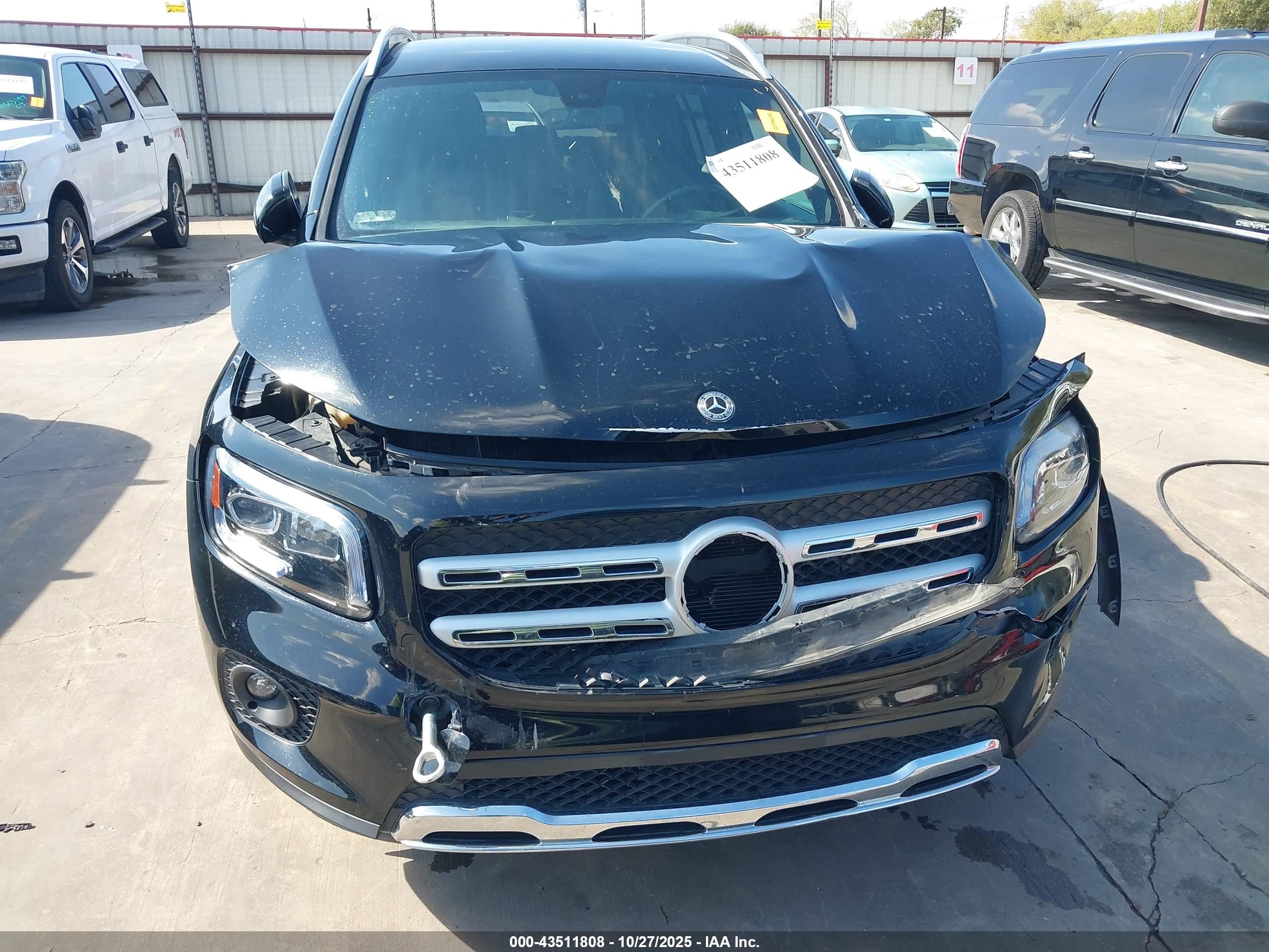 MERCEDES-BENZ GLB image 6