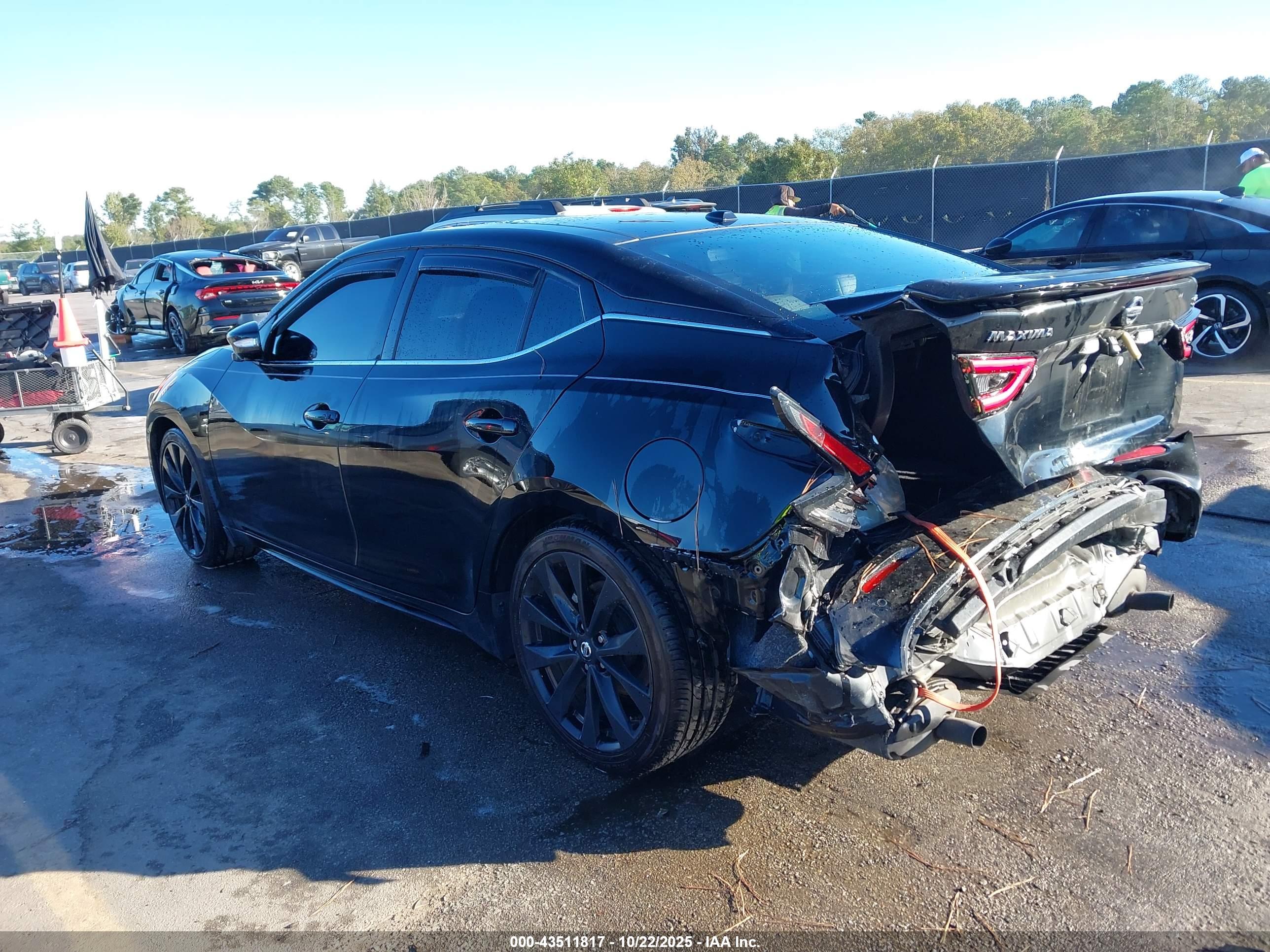 NISSAN MAXIMA image 3